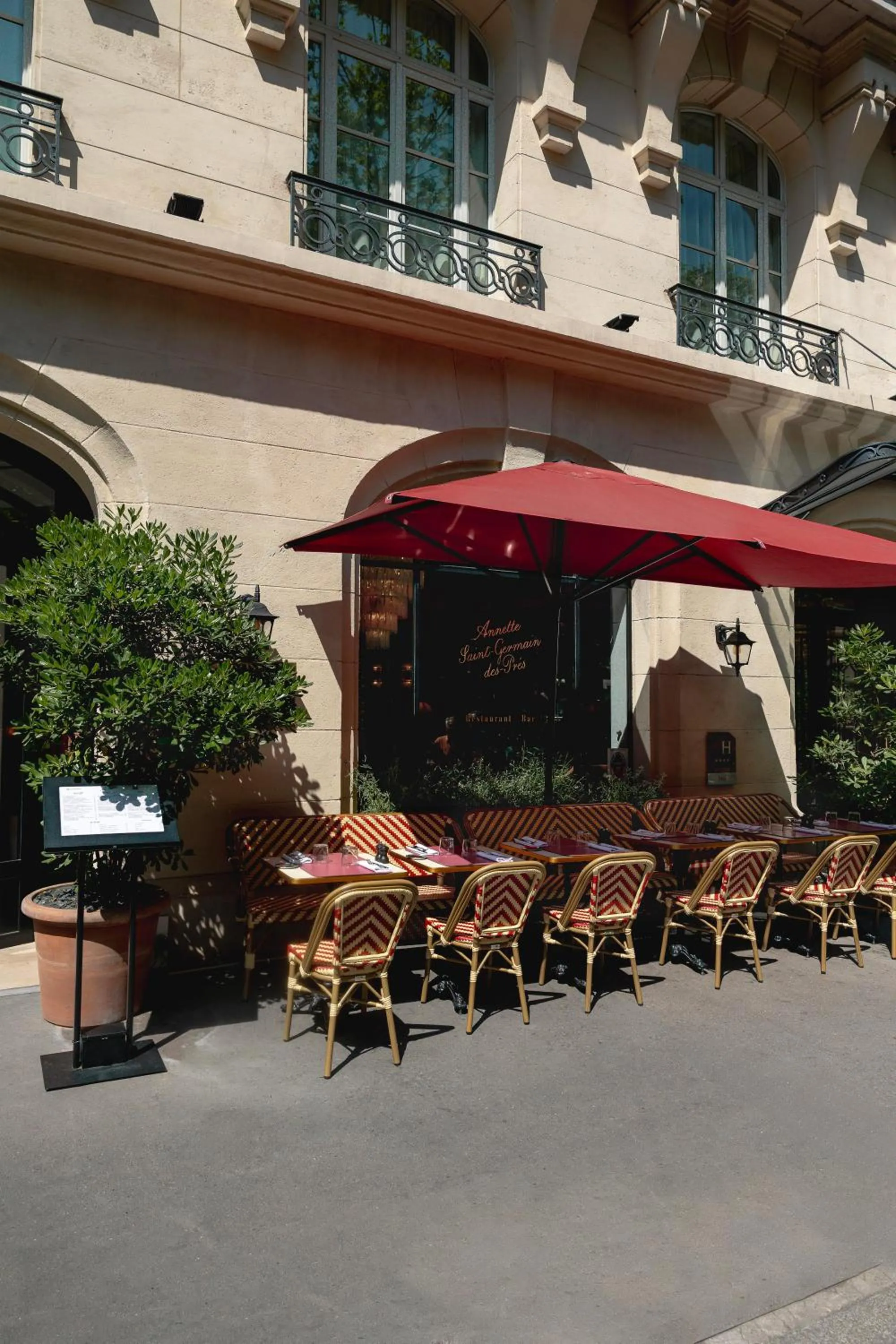 Restaurant/places to eat in Miiro Le Grand Hôtel Cayré