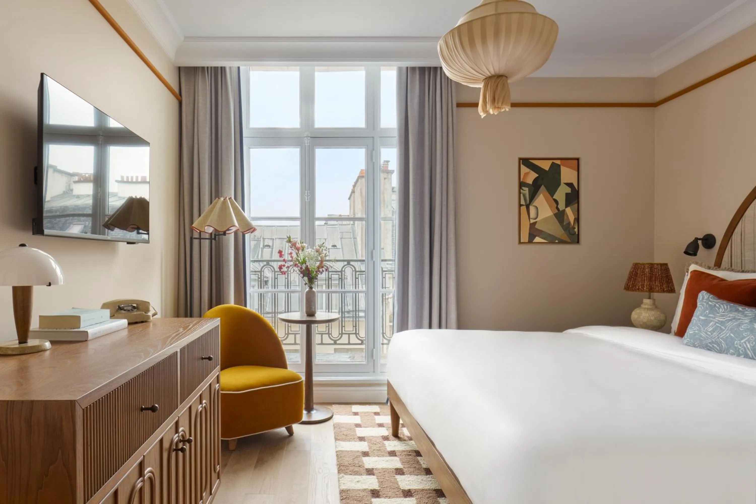 Bed in Miiro Le Grand Hôtel Cayré