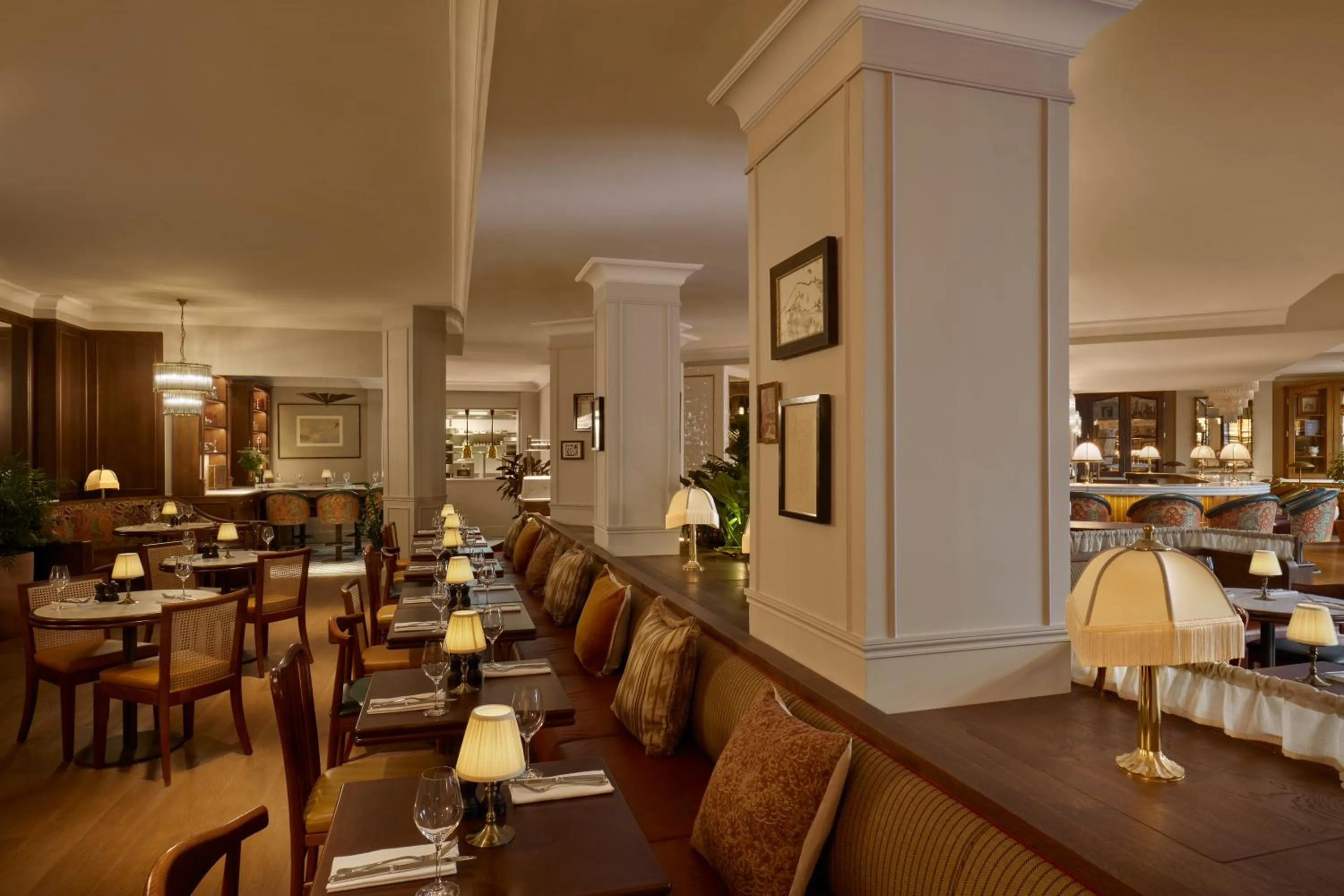 Restaurant/places to eat in Miiro Le Grand Hôtel Cayré