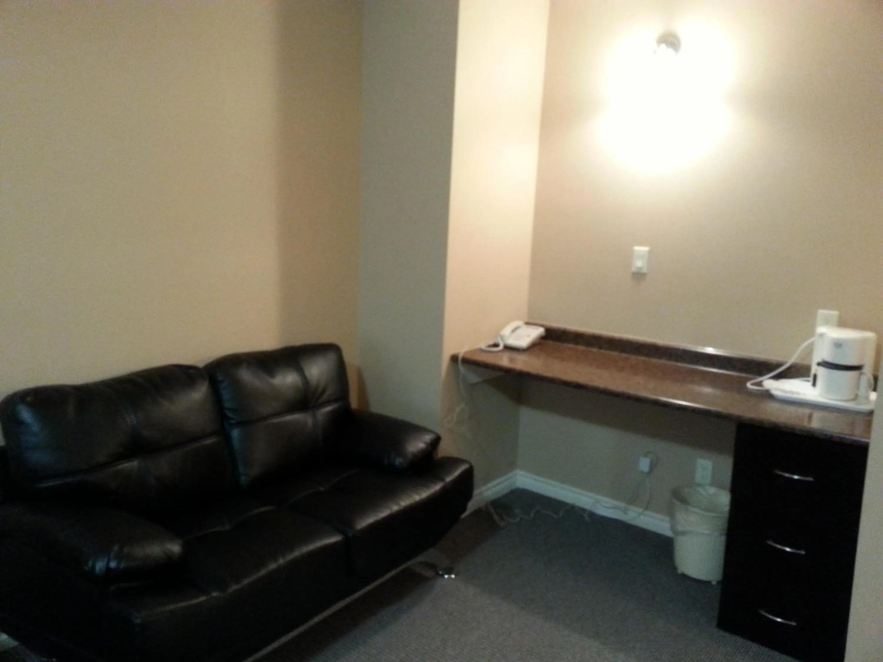 Living room in Sunrise Motel