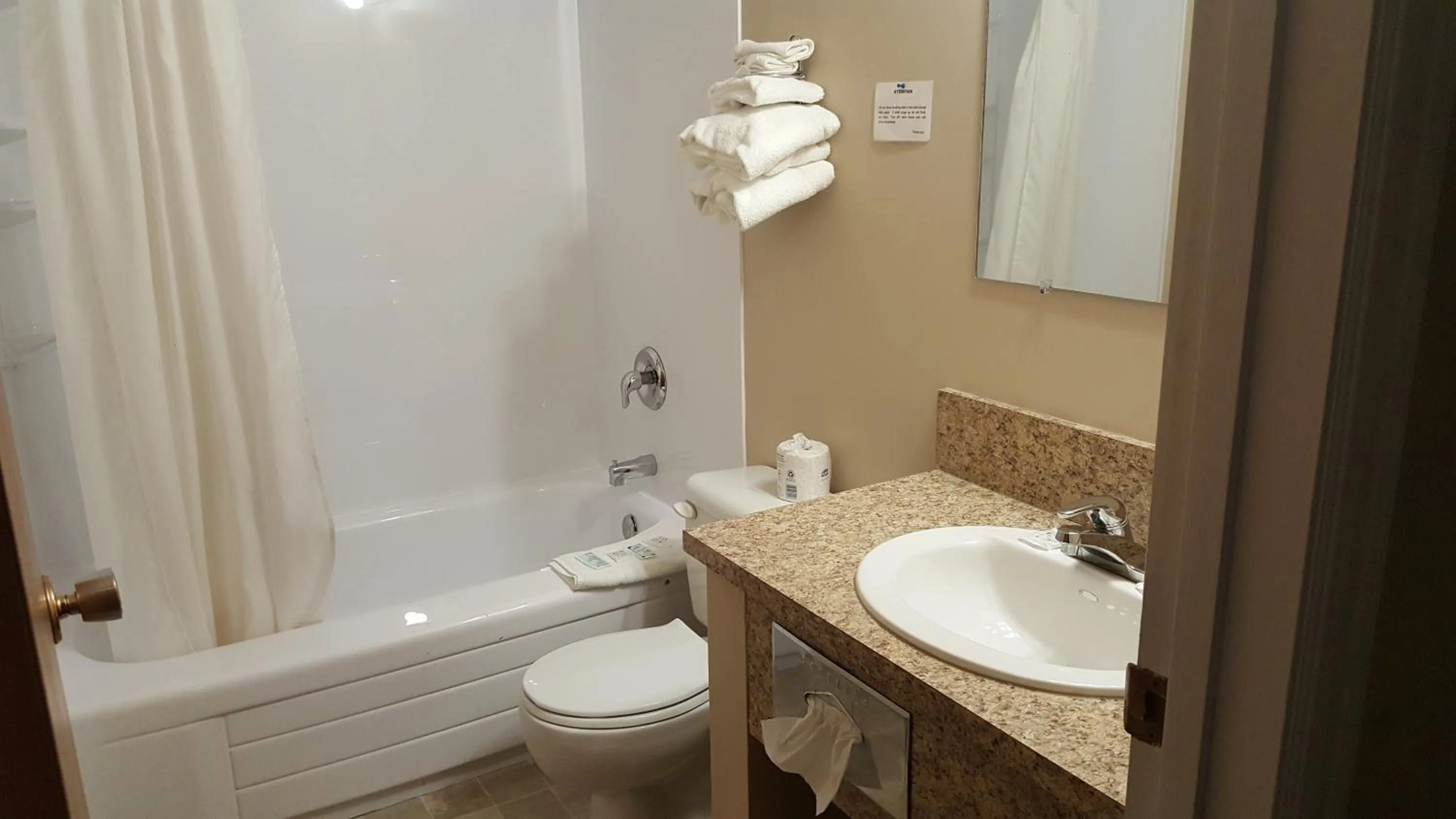 Bathroom in Sunrise Motel