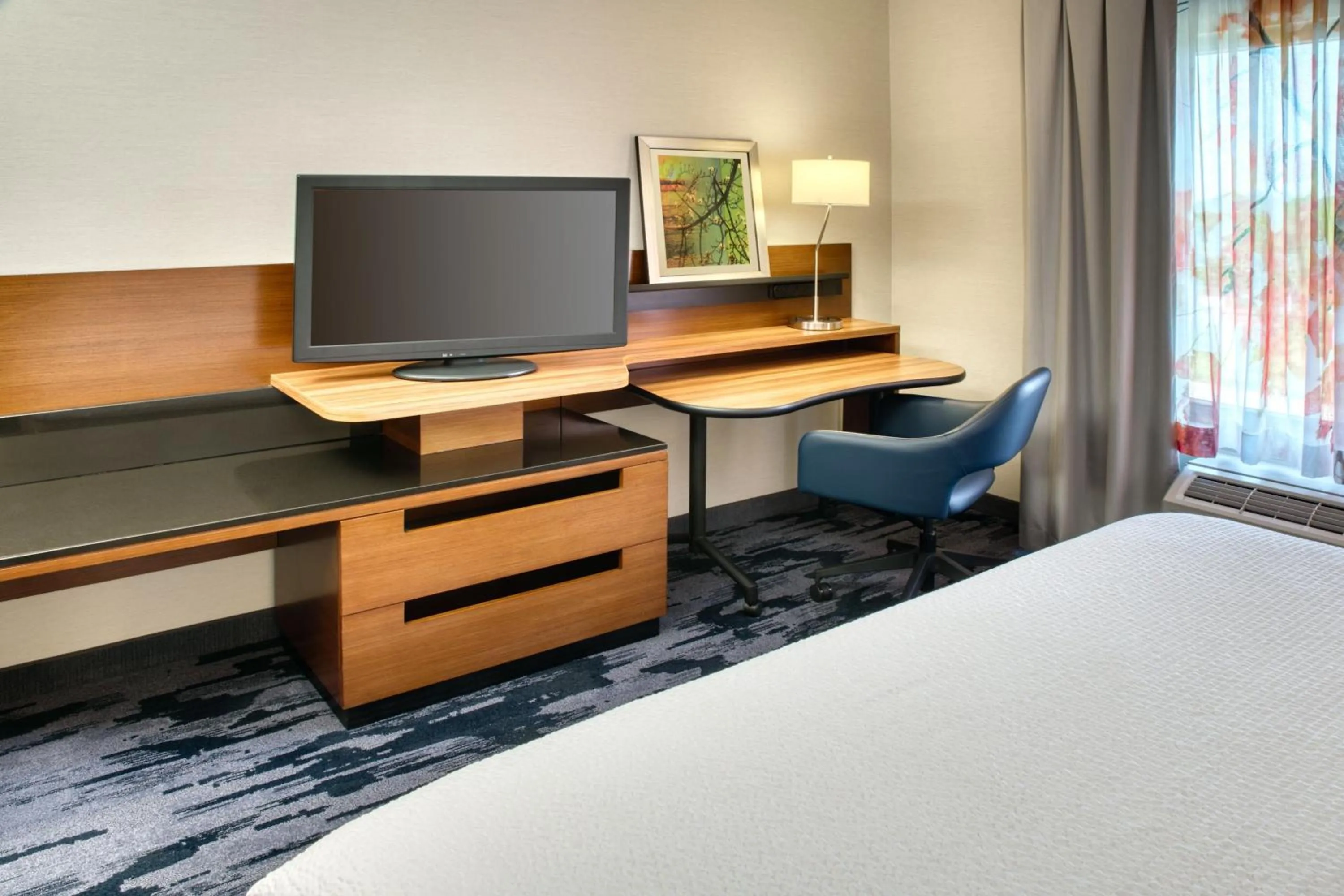 Photo of the whole room, Bed in Fairfield Inn & Suites by Marriott Moncton