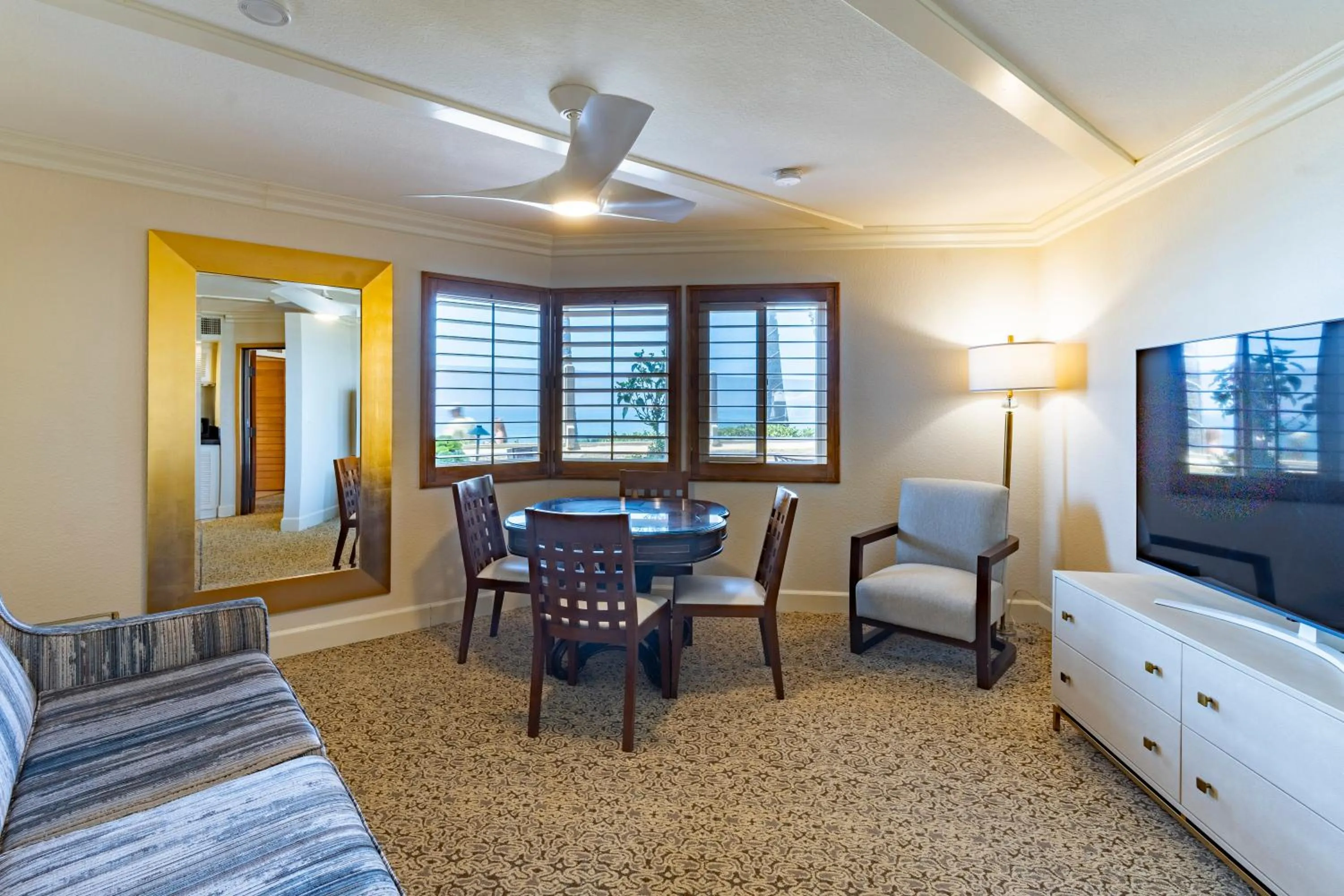 Pacific Terrace Hotel