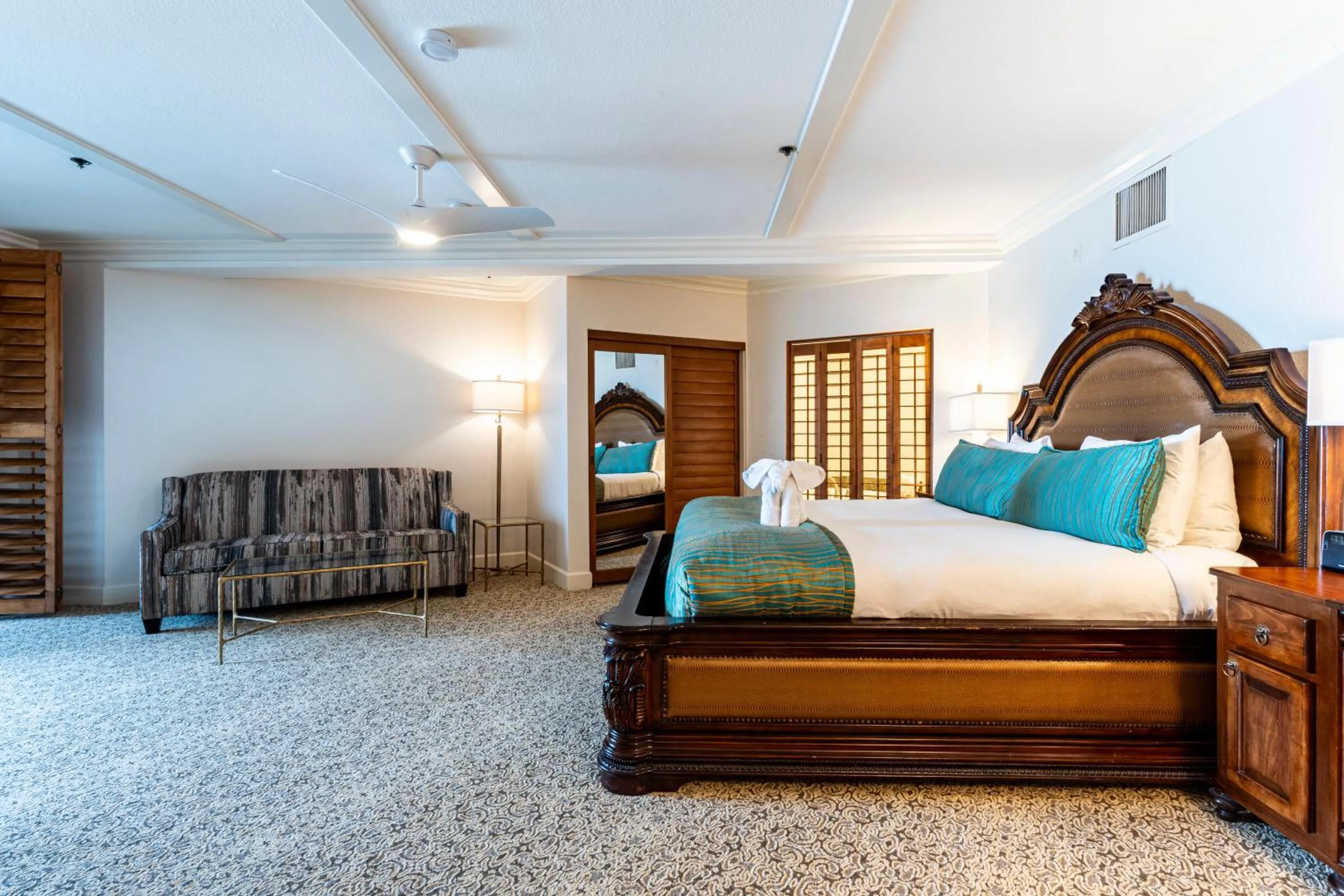 Bed in Pacific Terrace Hotel