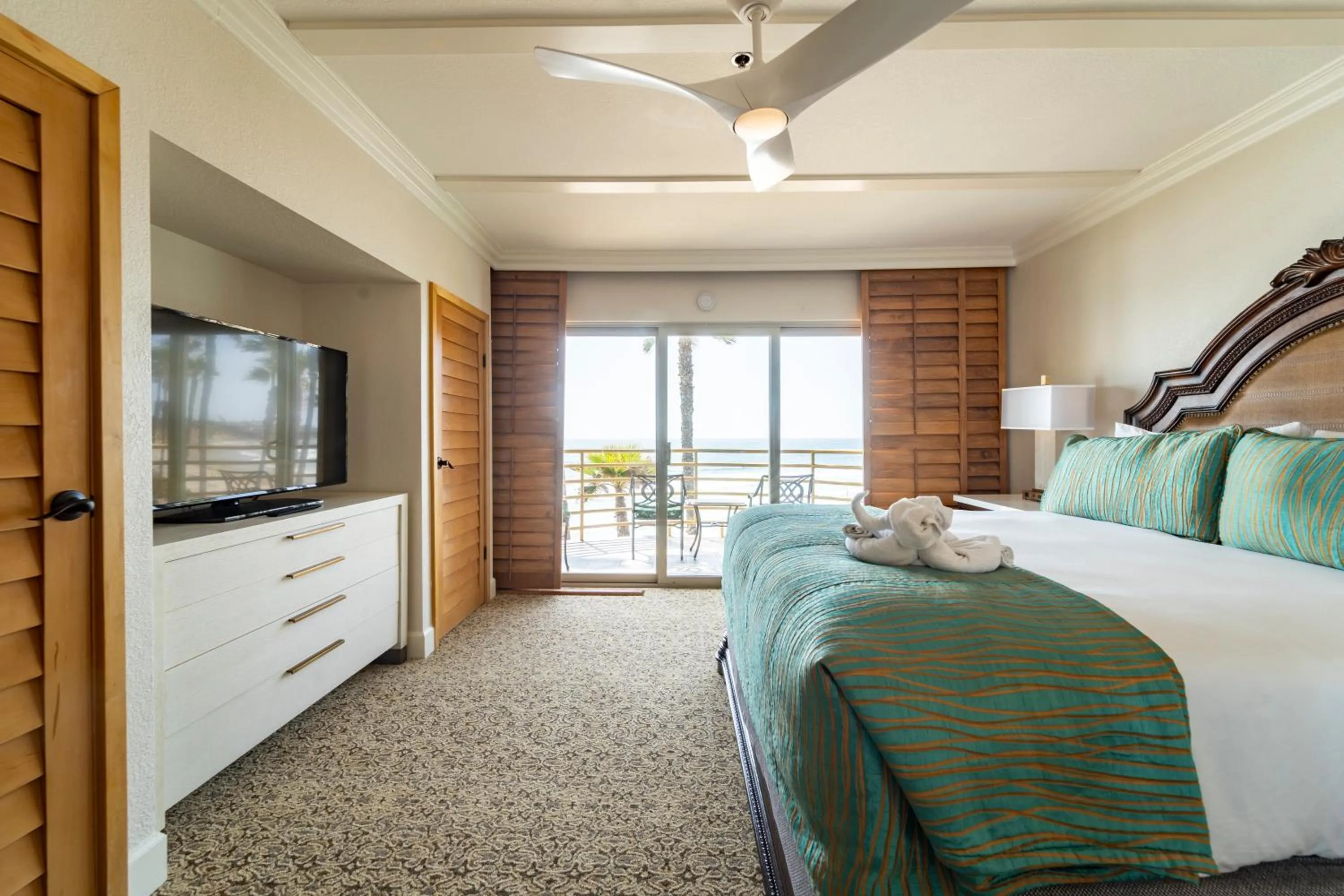 Bed in Pacific Terrace Hotel