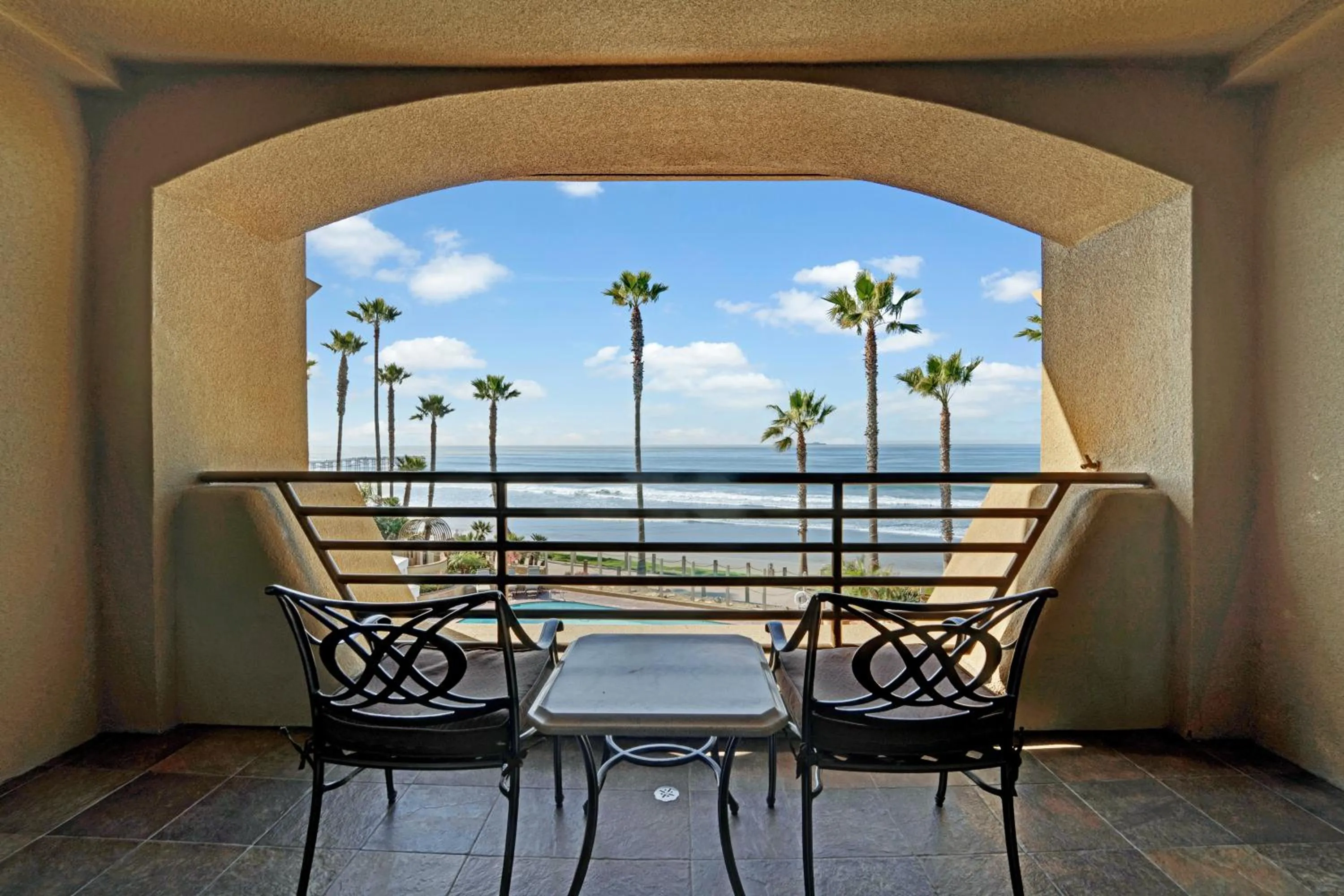 Pacific Terrace Hotel