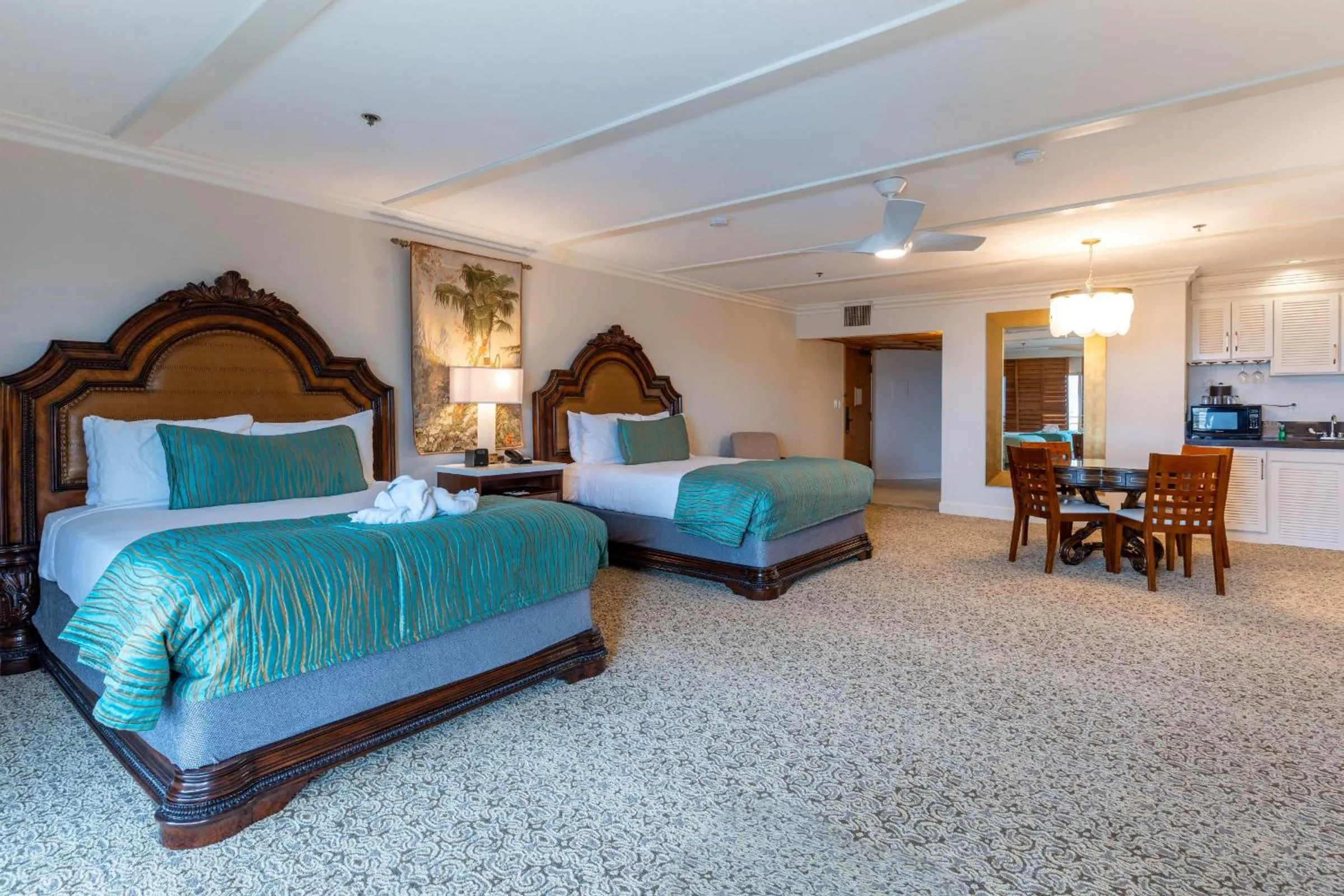 Photo of the whole room, Bed in Pacific Terrace Hotel