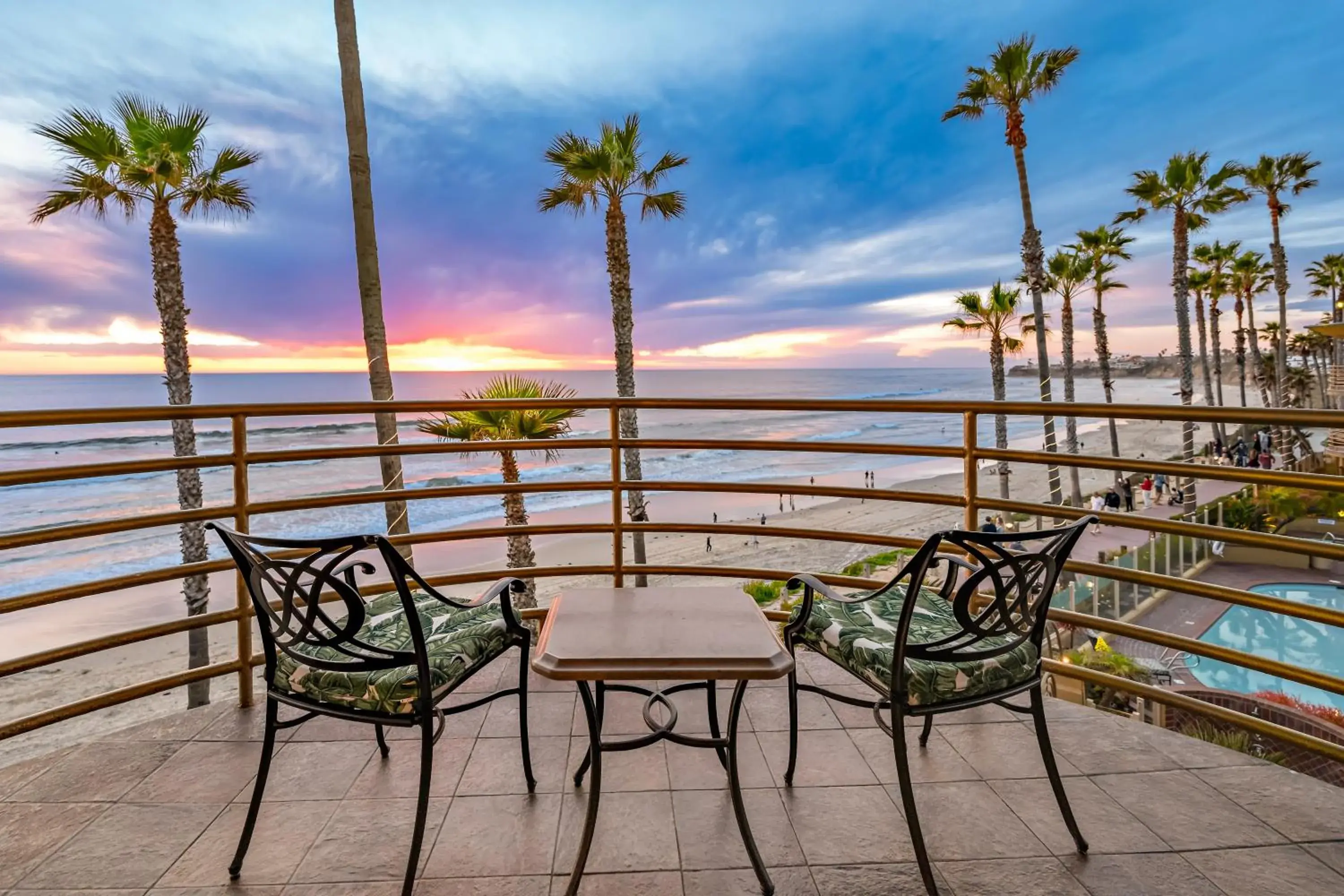 Suite with Spa Bath in Pacific Terrace Hotel Suite with Spa Bath in Pacific Terrace Hotel