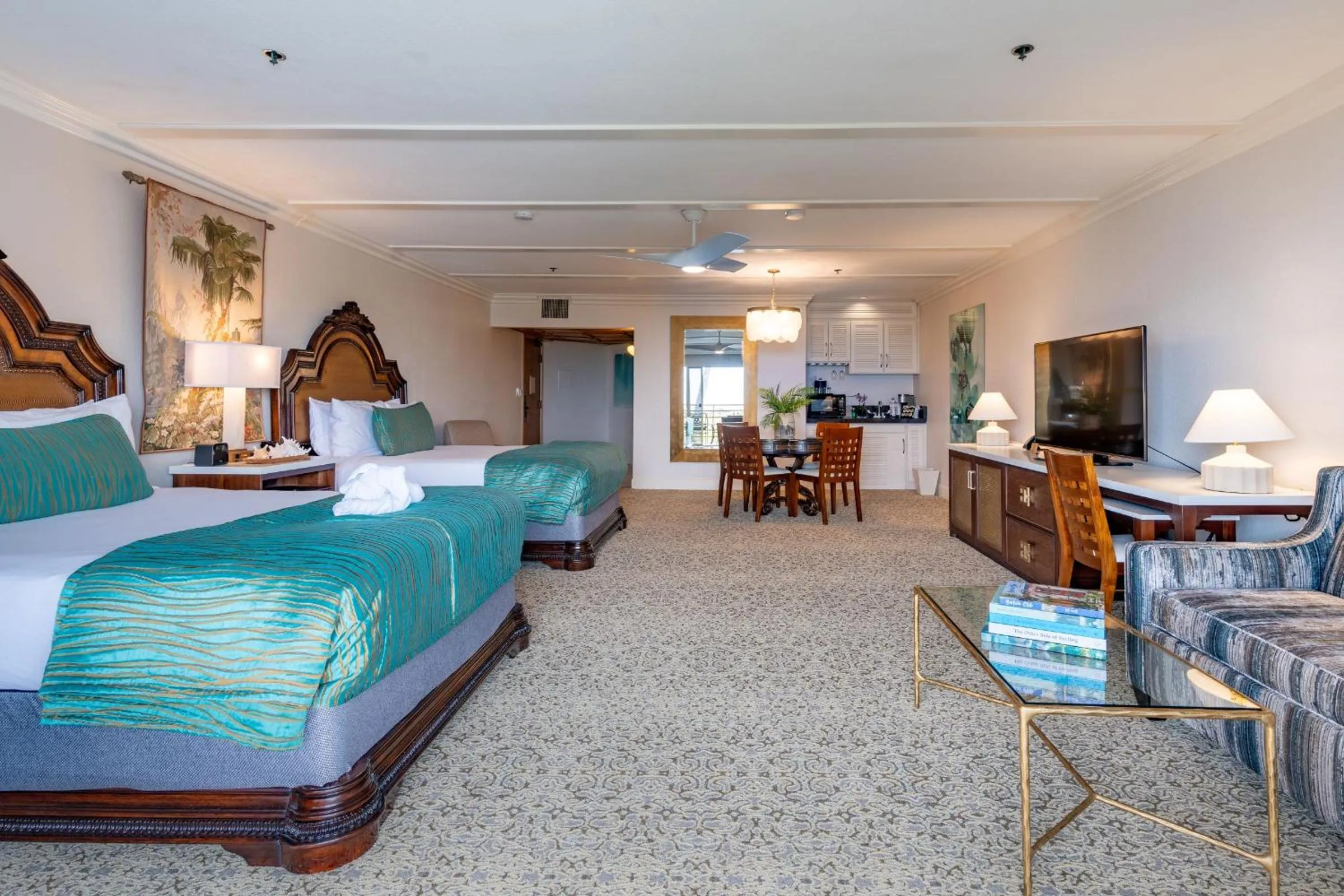 Photo of the whole room, Bed in Pacific Terrace Hotel