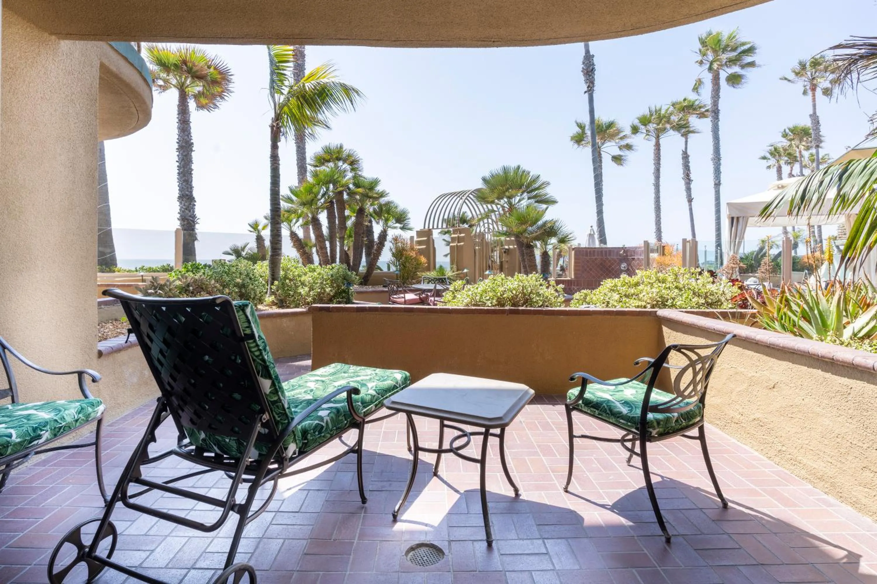 Pacific Terrace Hotel