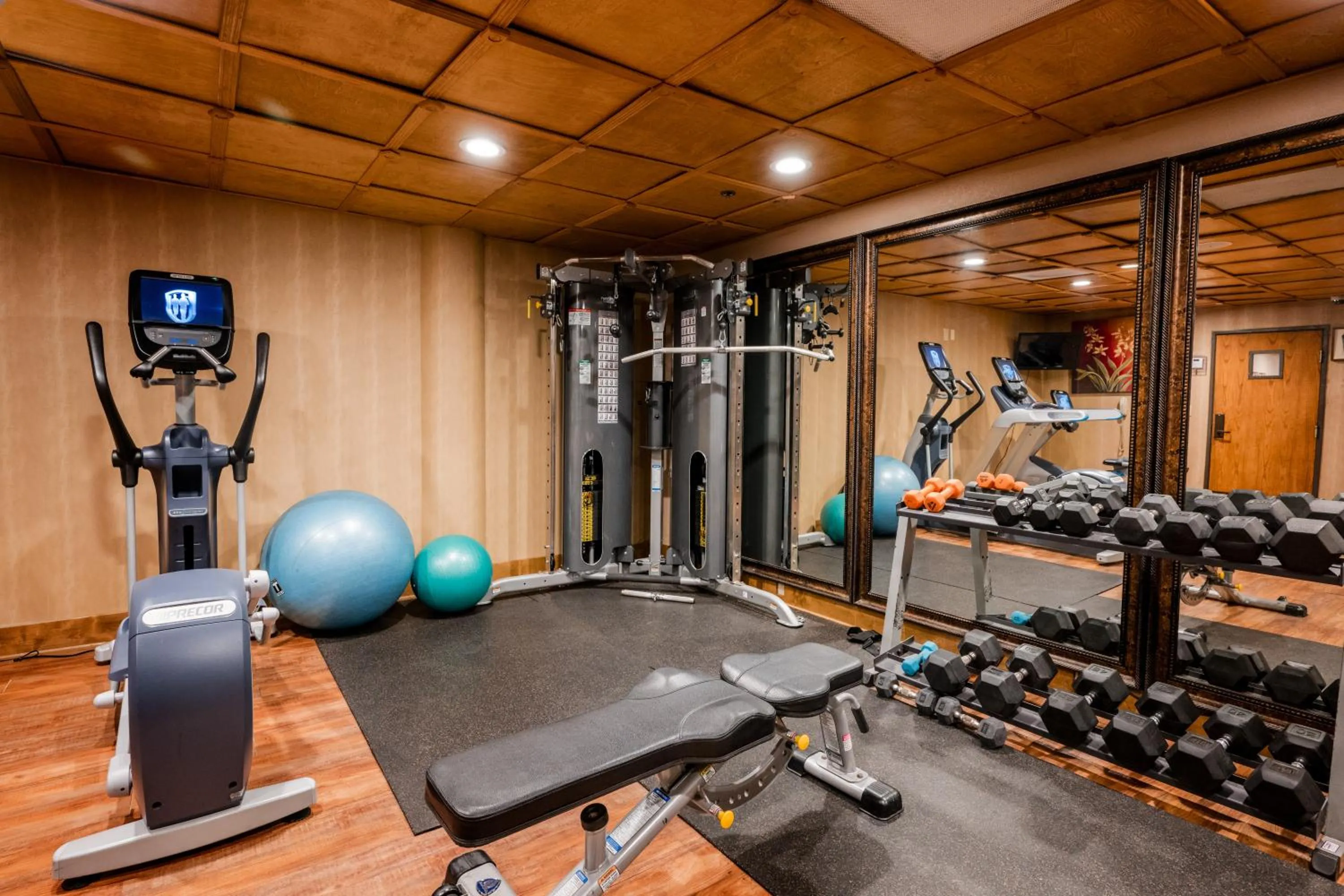 Fitness centre/facilities in Pacific Terrace Hotel