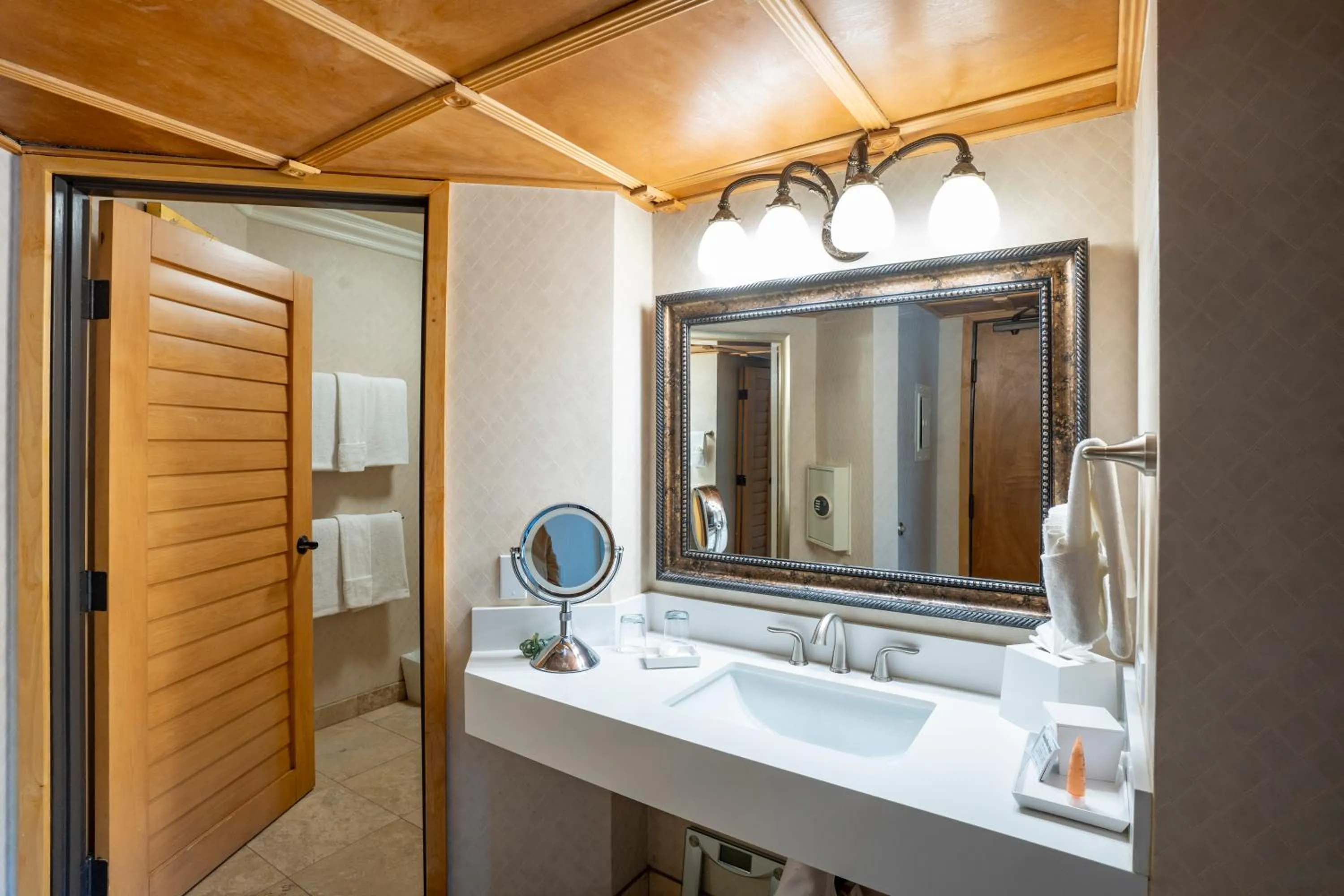 Pacific Terrace Hotel