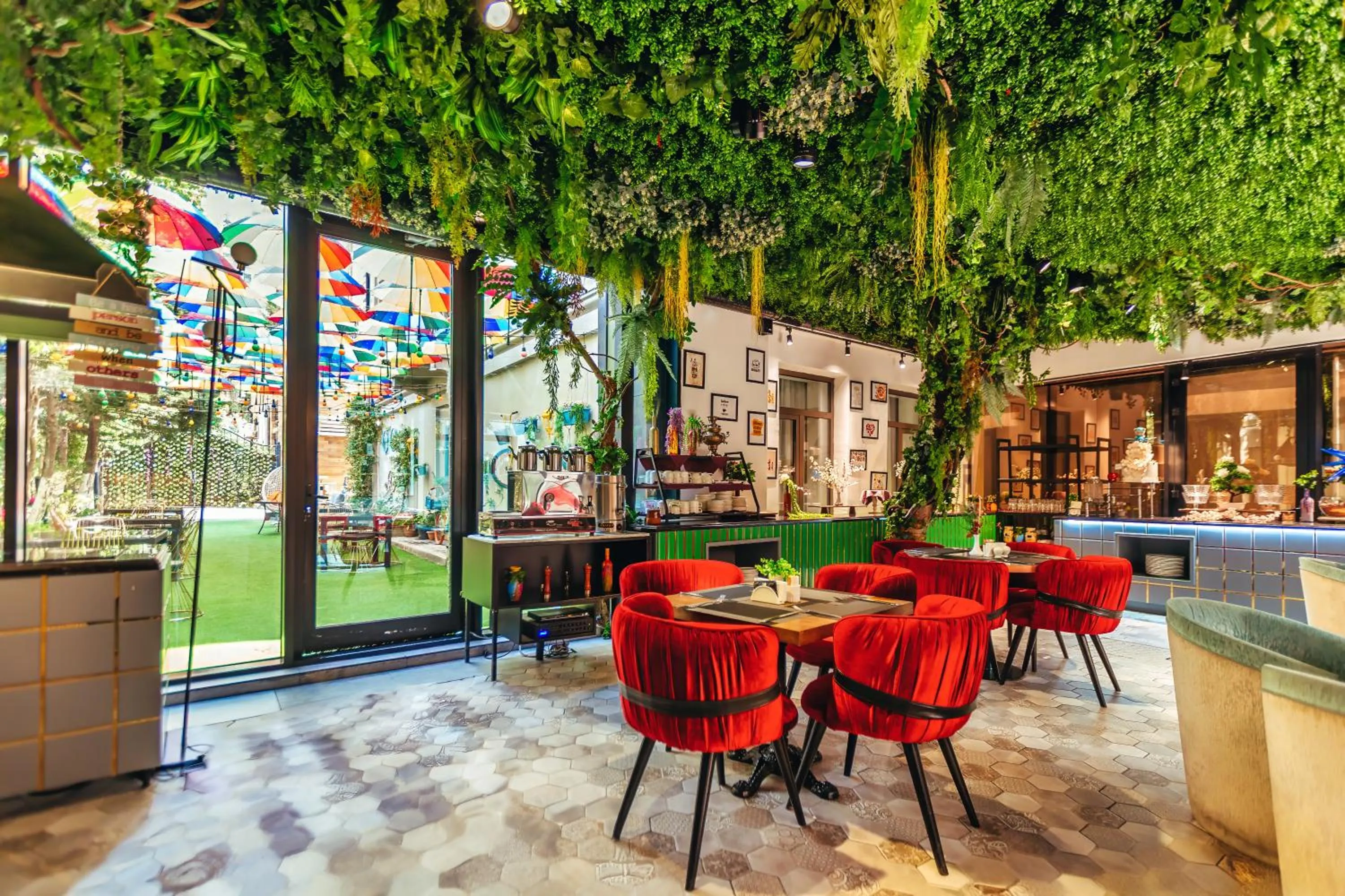 Restaurant/places to eat in Ivy Garden Hotel Baku