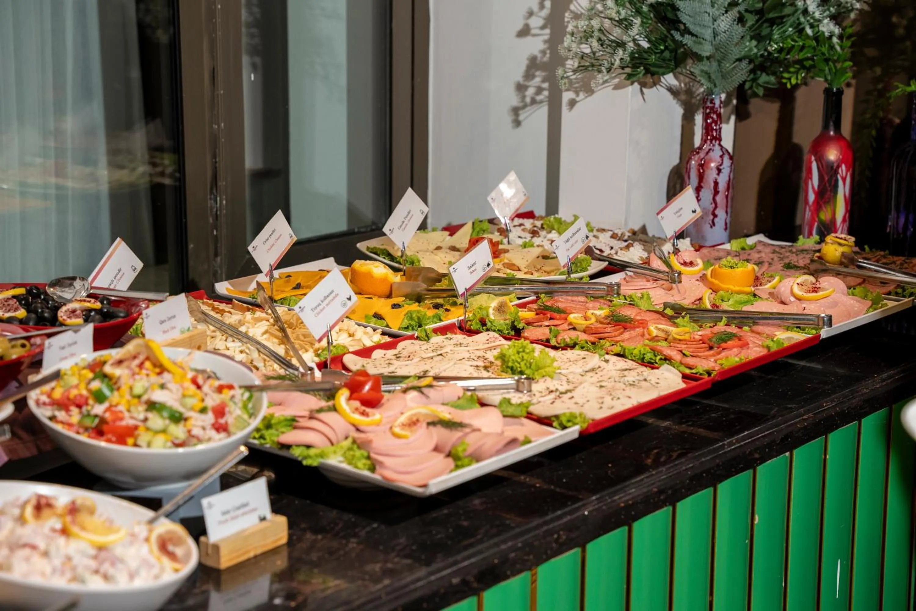 Restaurant/places to eat in Ivy Garden Hotel Baku