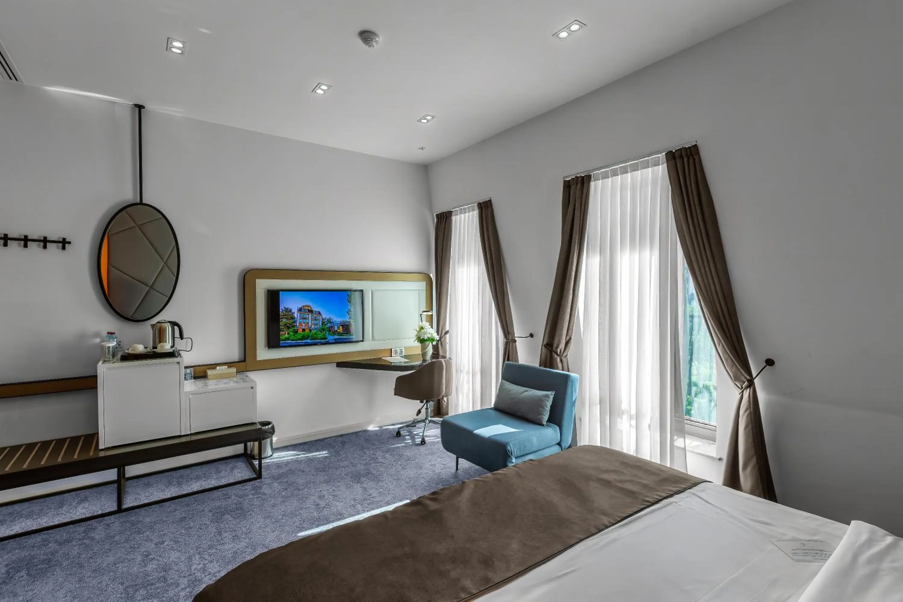 Communal lounge/ TV room, Bed in Ivy Garden Hotel Baku