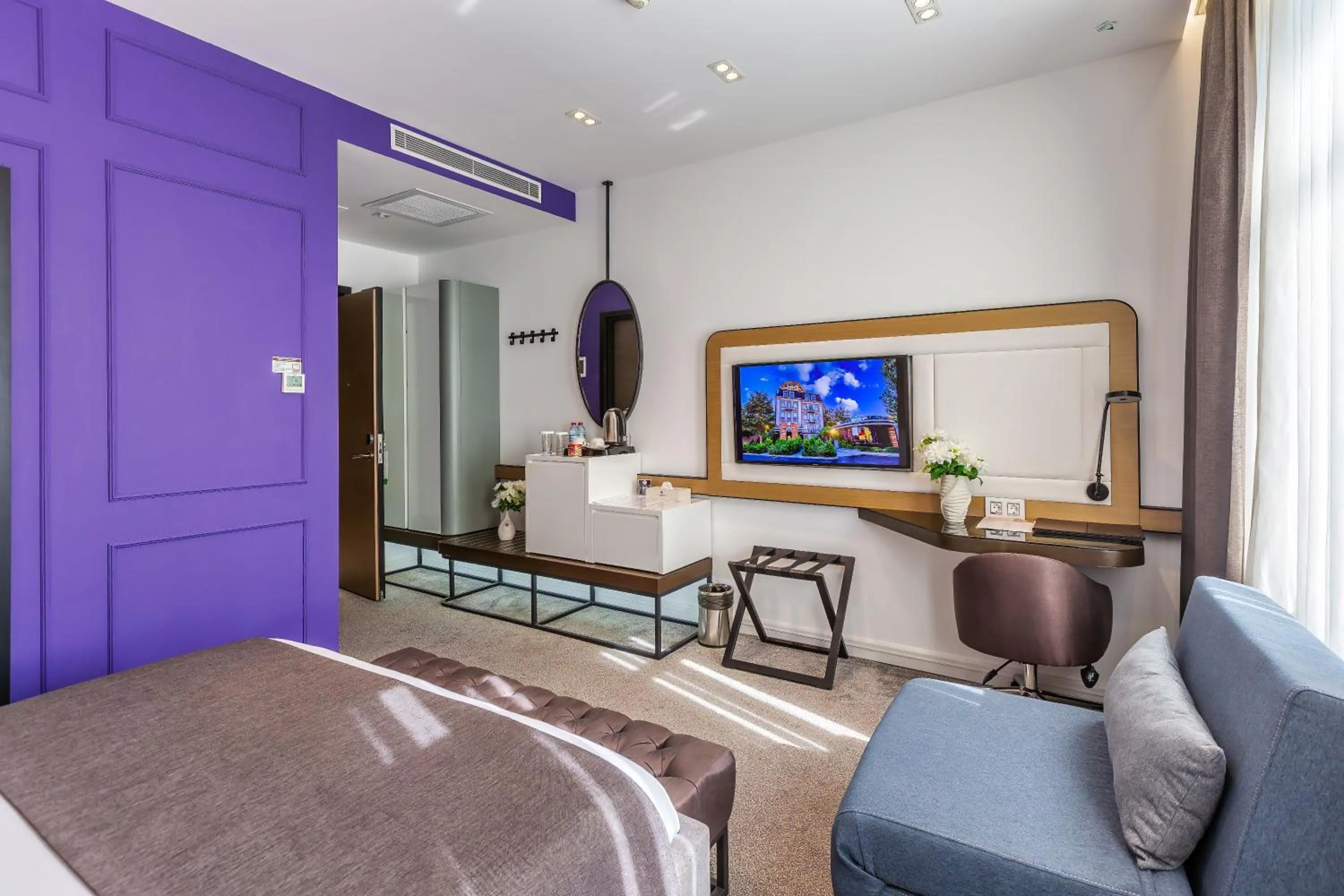 Communal lounge/ TV room, Bed in Ivy Garden Hotel Baku