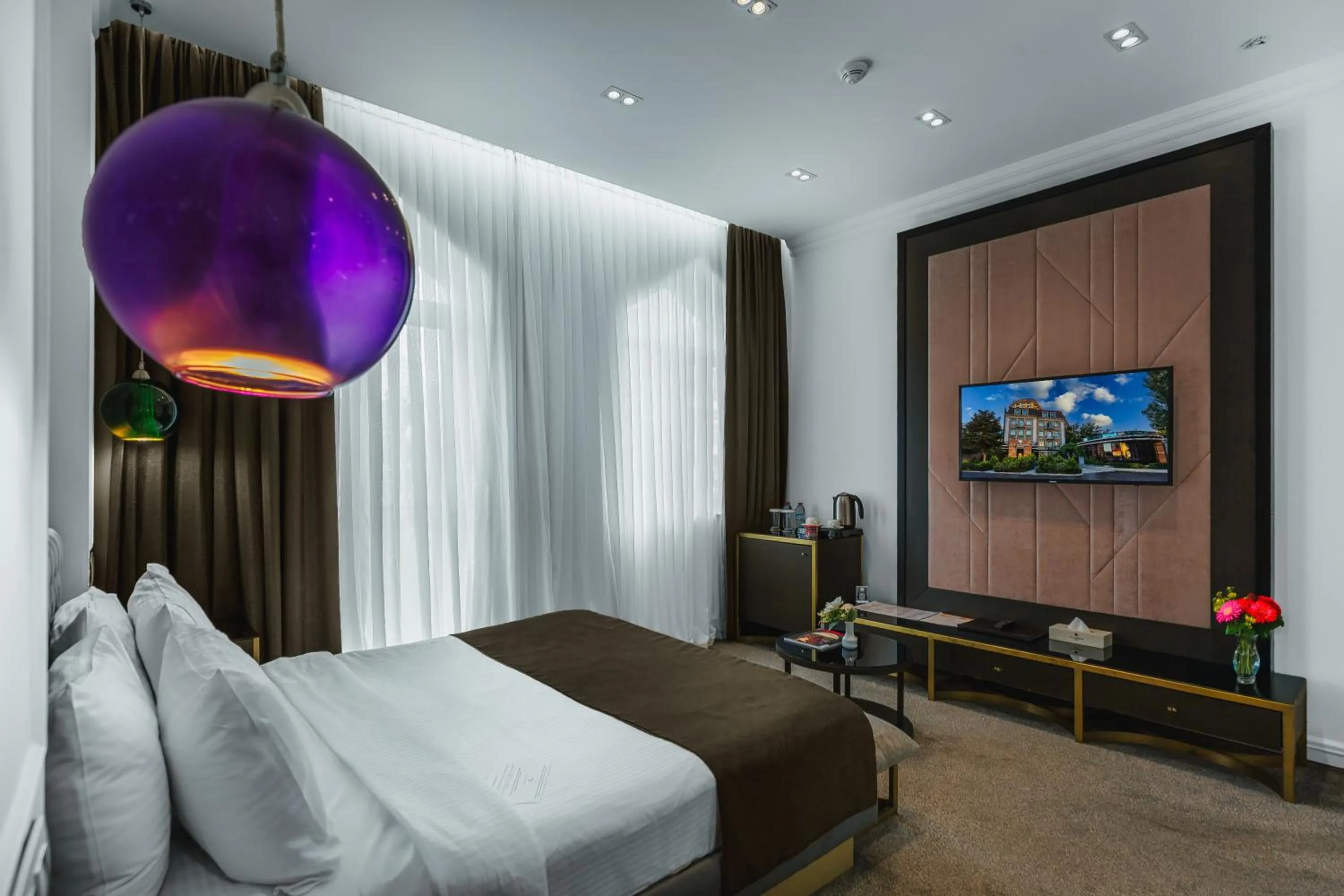 Communal lounge/ TV room, Bed in Ivy Garden Hotel Baku