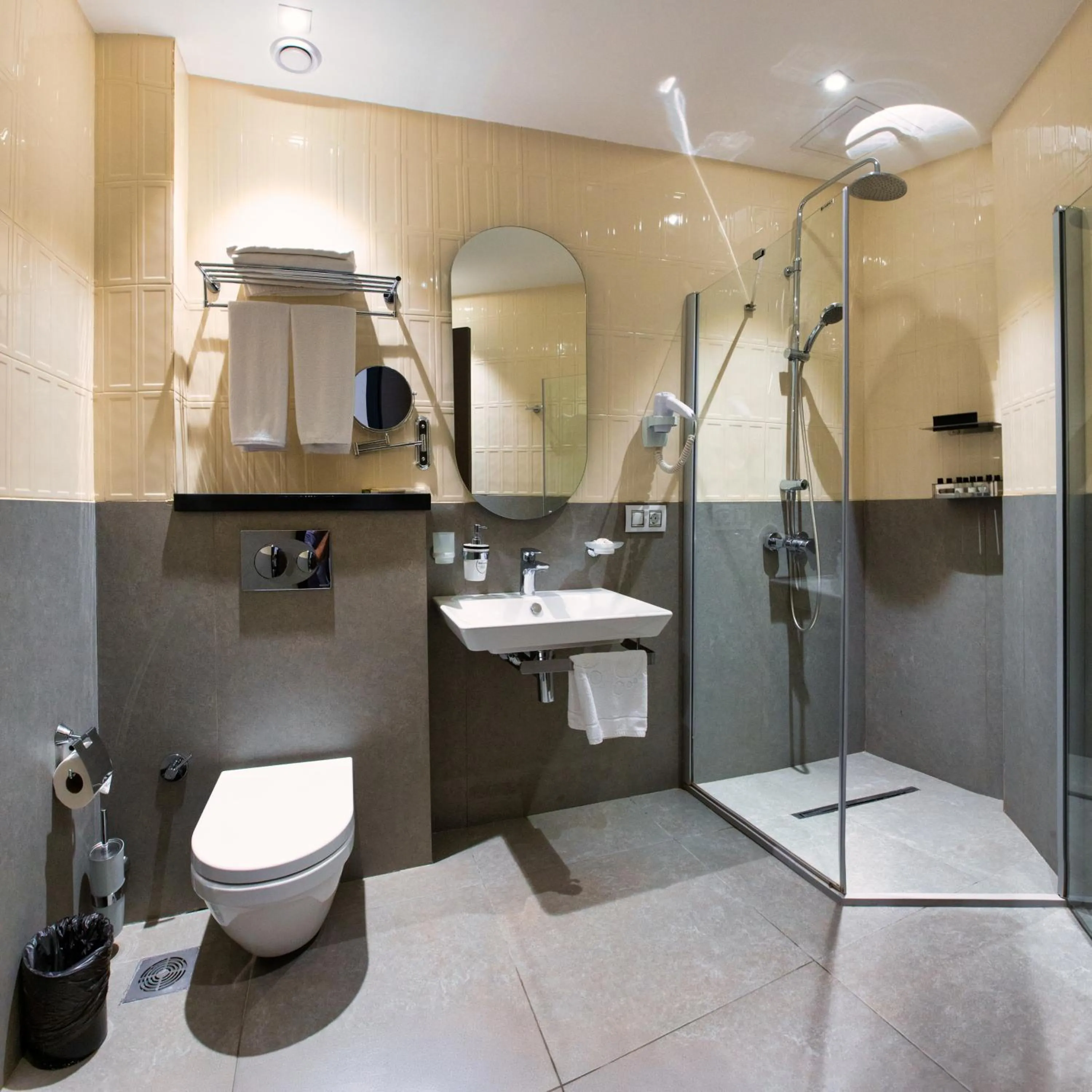 Shower in Ivy Garden Hotel Baku