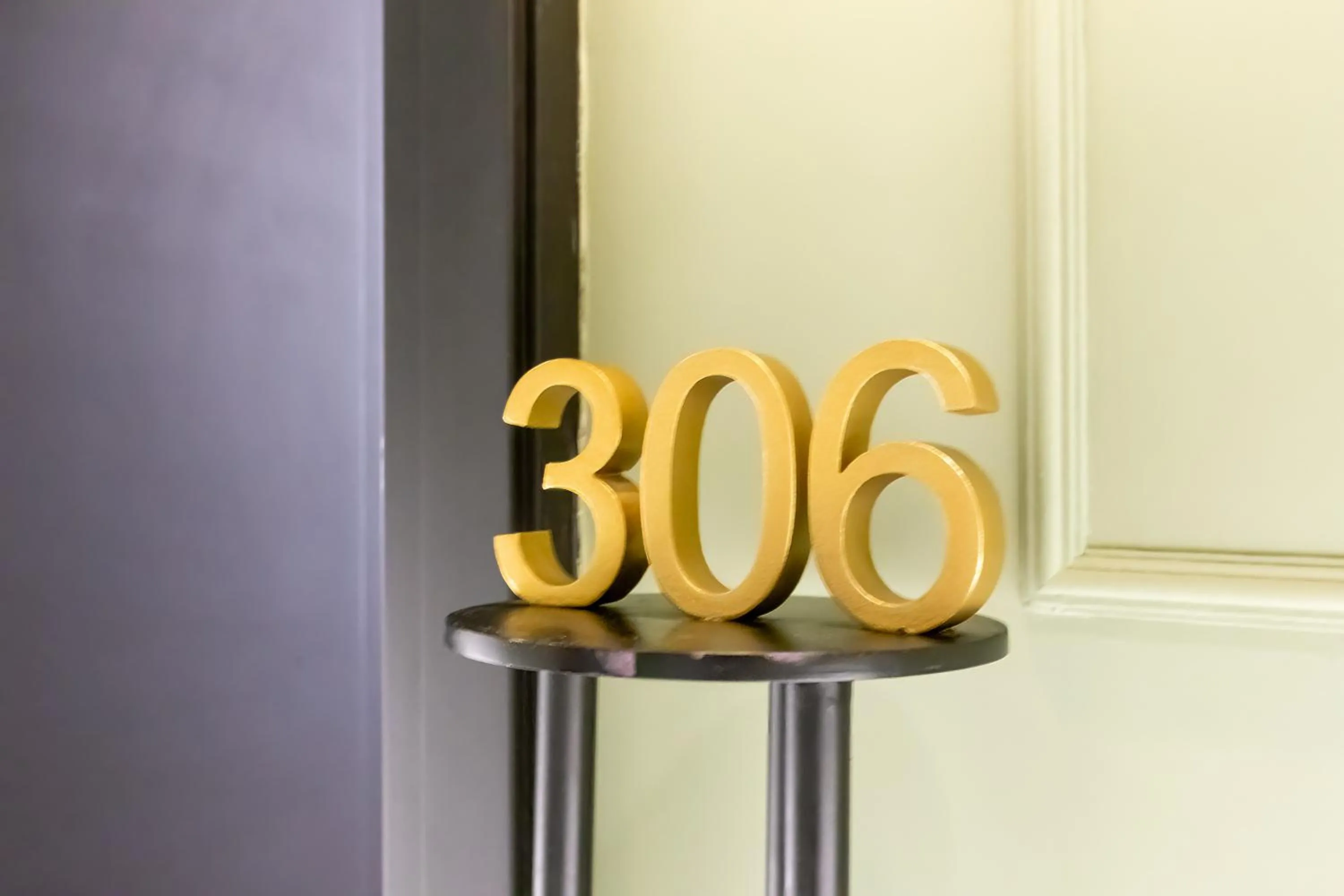 Text overlay in Ivy Garden Hotel Baku