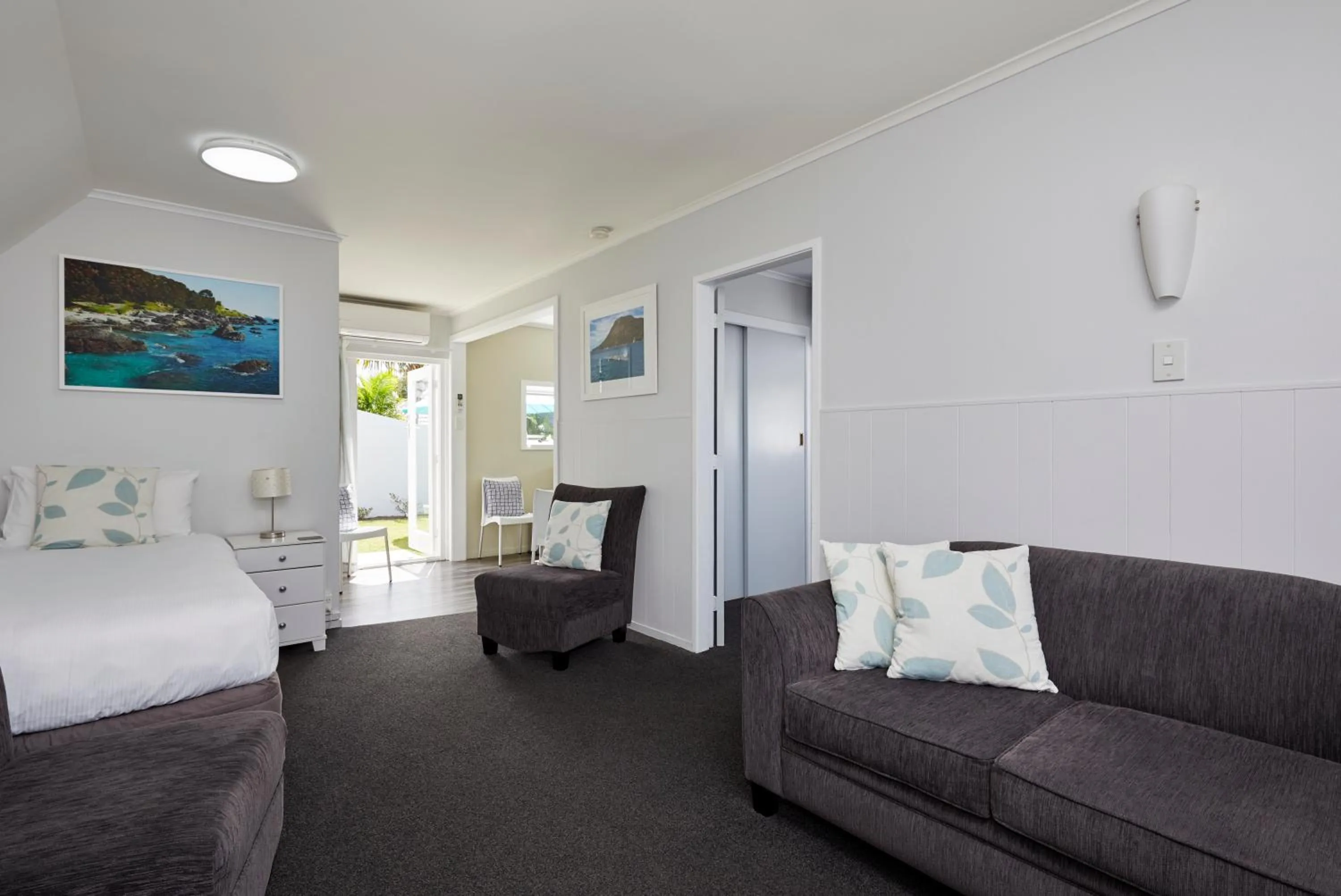 Living room in Harbour View Motel and Waterfront Apartments