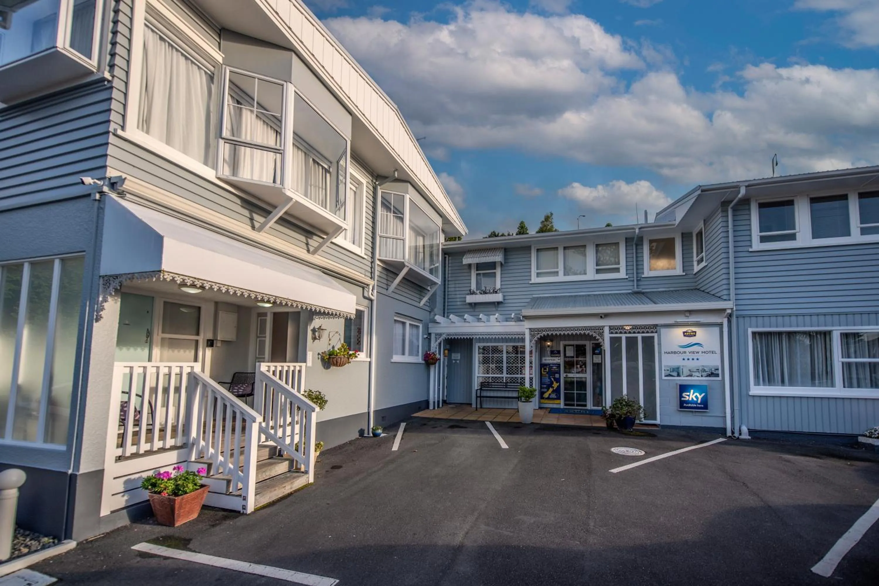 Property building in Harbour View Motel and Waterfront Apartments