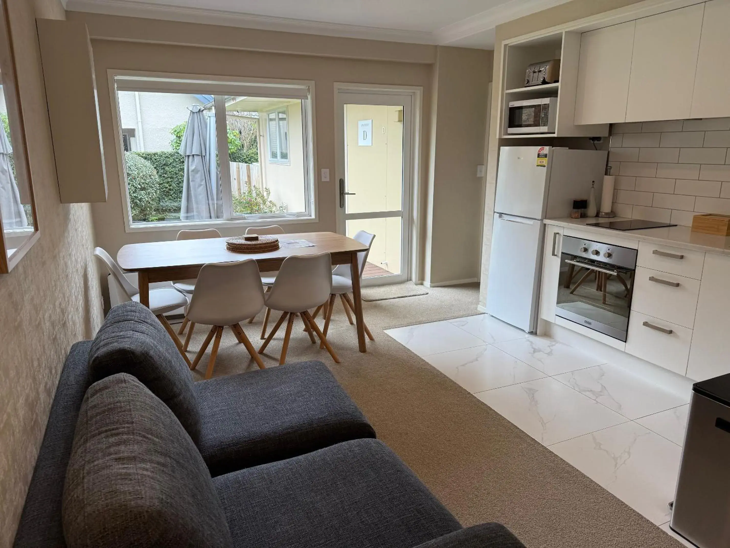 Three-Bedroom Premium Apartment in Harbour View Motel and Waterfront Apartments Three-Bedroom Premium Apartment in Harbour View Motel and Waterfront Apartments