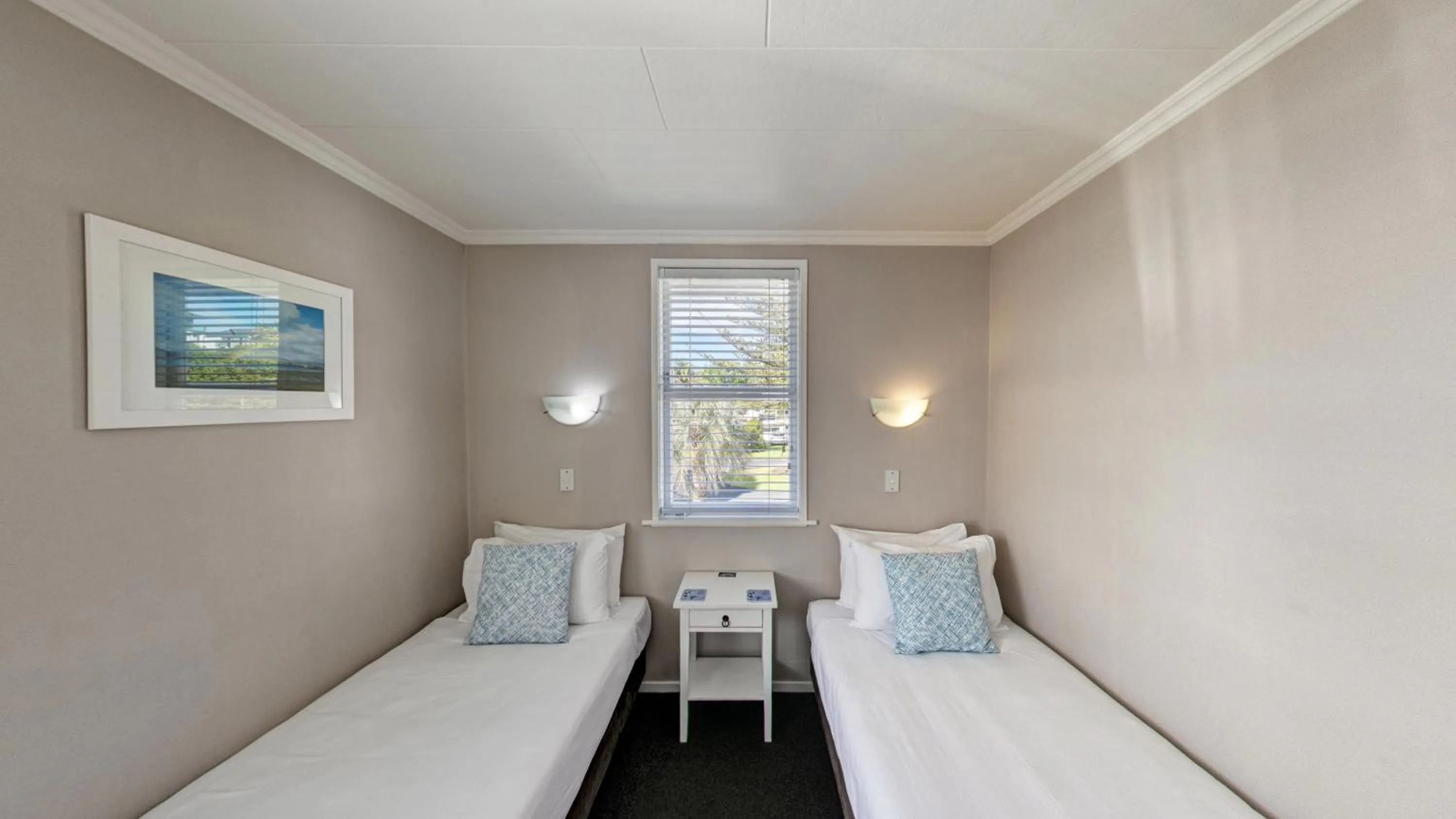 Bedroom, Bed in Harbour View Motel and Waterfront Apartments