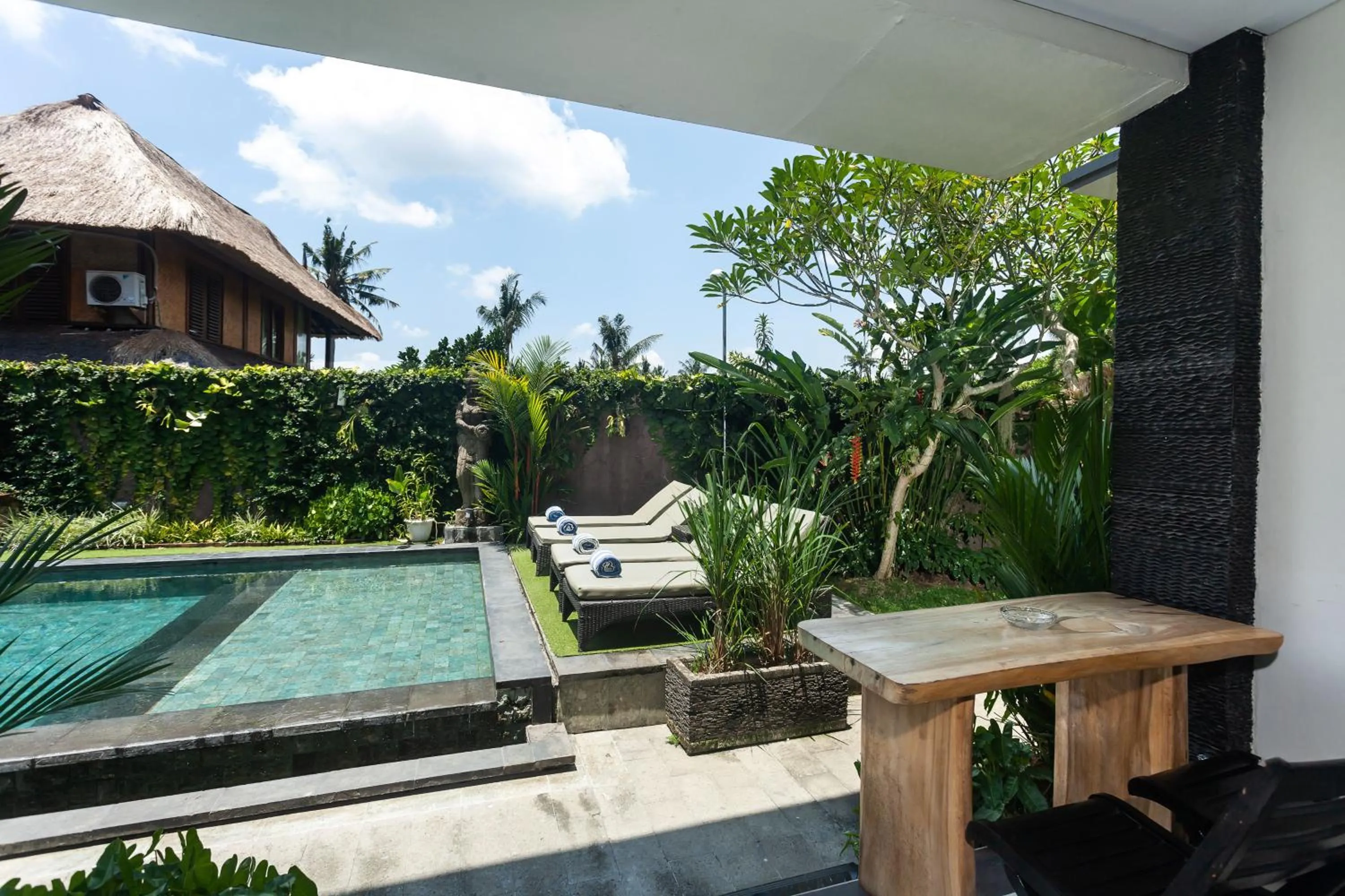 Swimming pool in Kamandhani Hotel Ubud