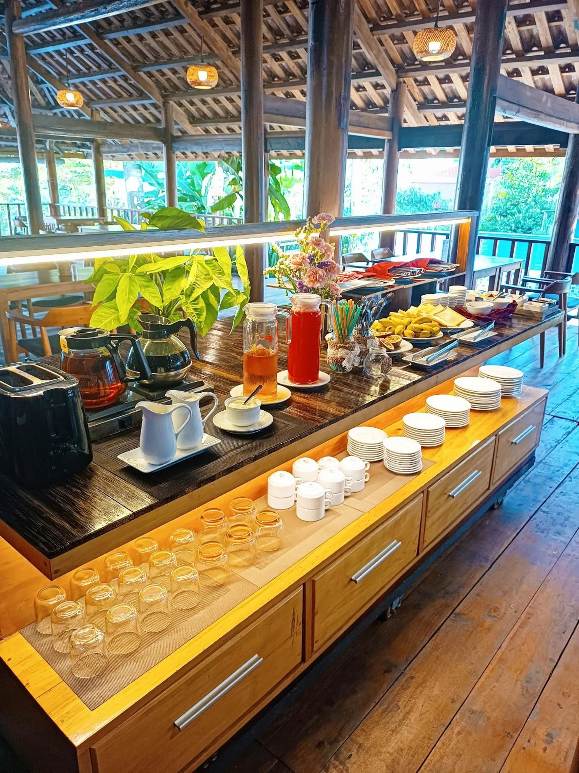 Restaurant/places to eat in Suncosy Central Hotel