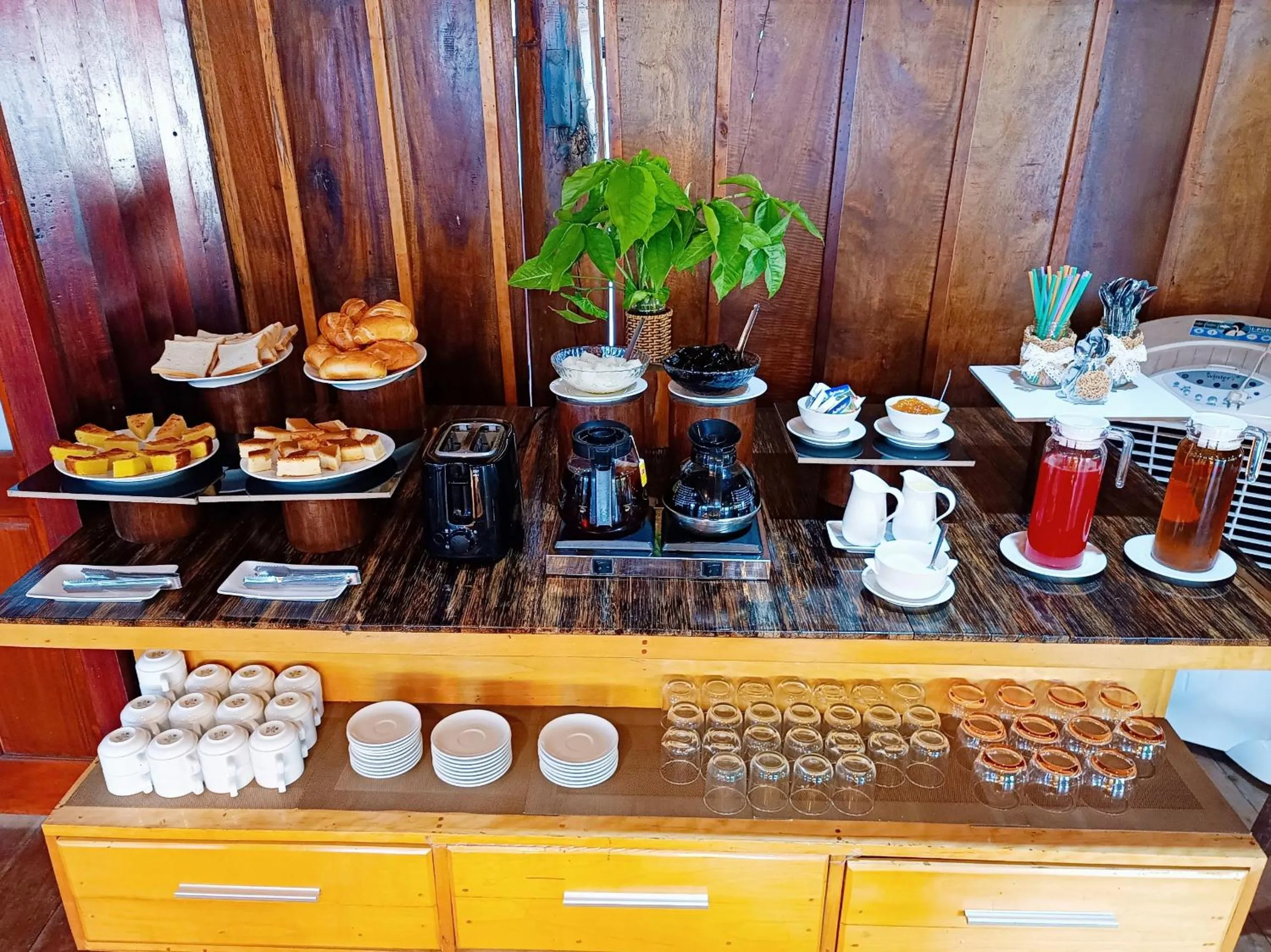 Restaurant/places to eat in Suncosy Central Hotel