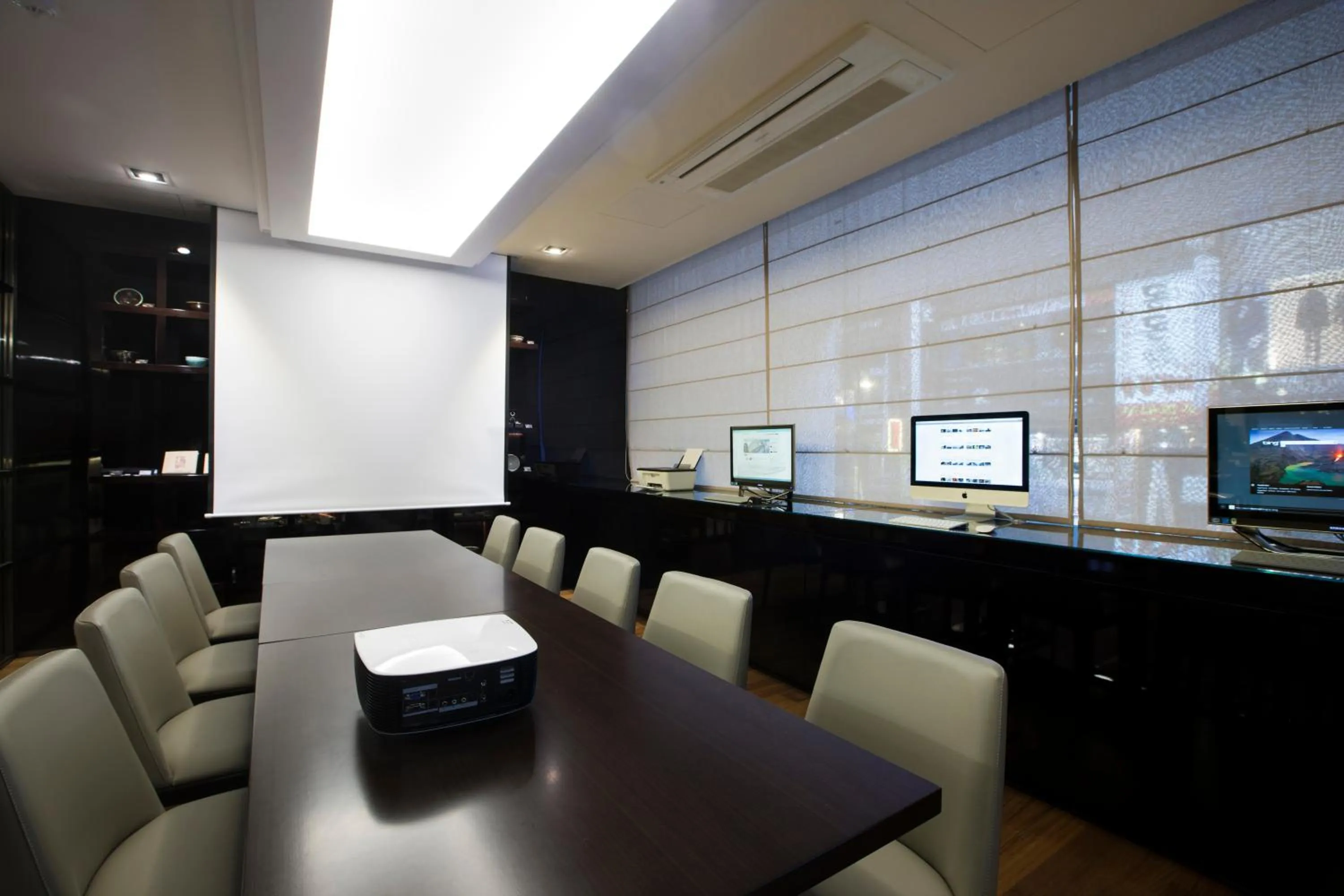Business facilities in The Grand Hotel Myeongdong