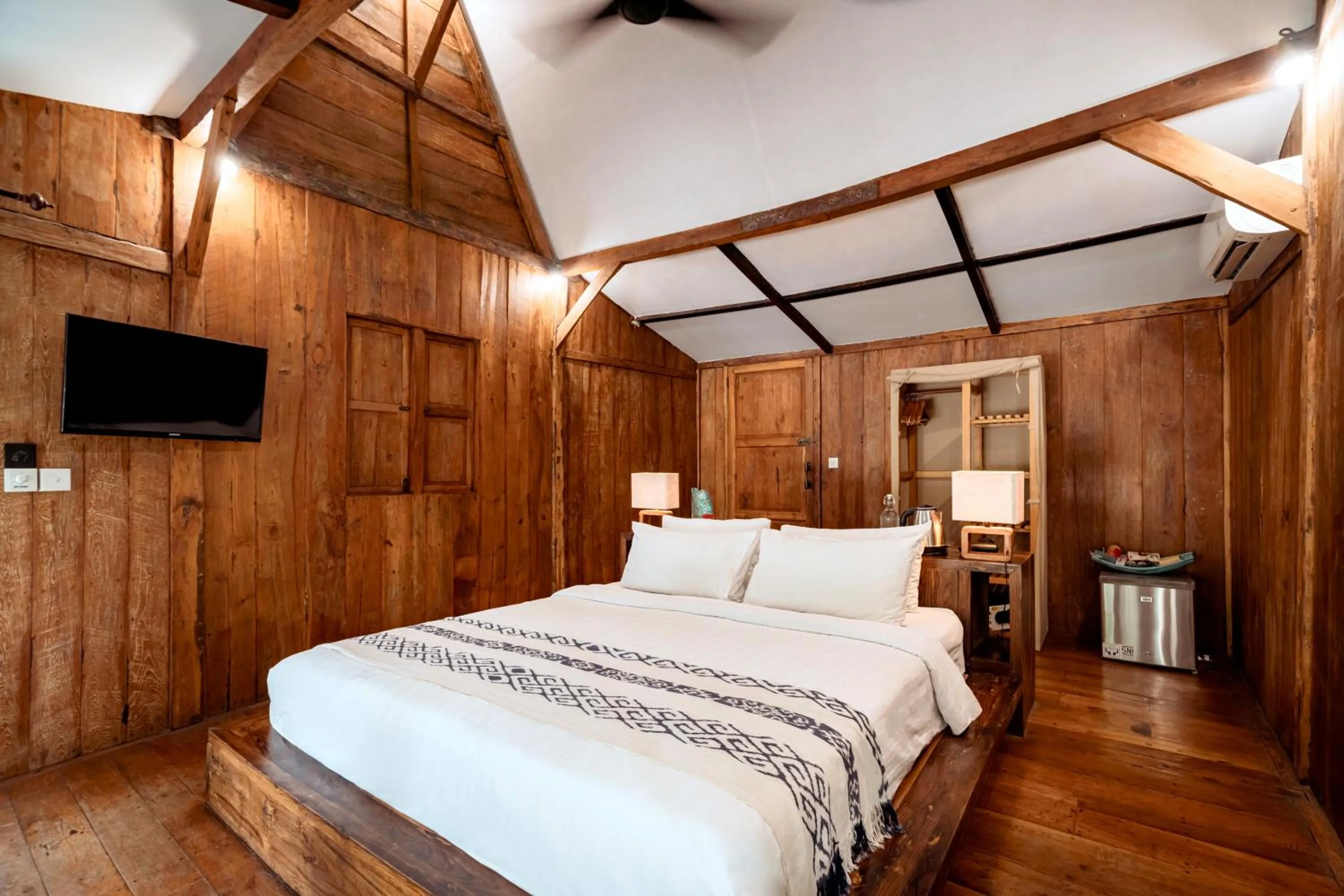 Photo of the whole room, Bed in Coconut Garden Resort