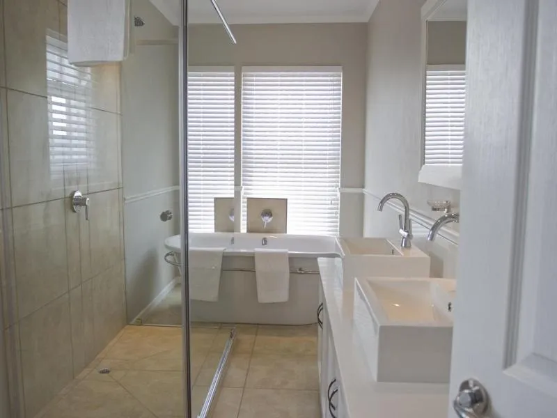 Bathroom in Kenjockity Self Catering Apartments