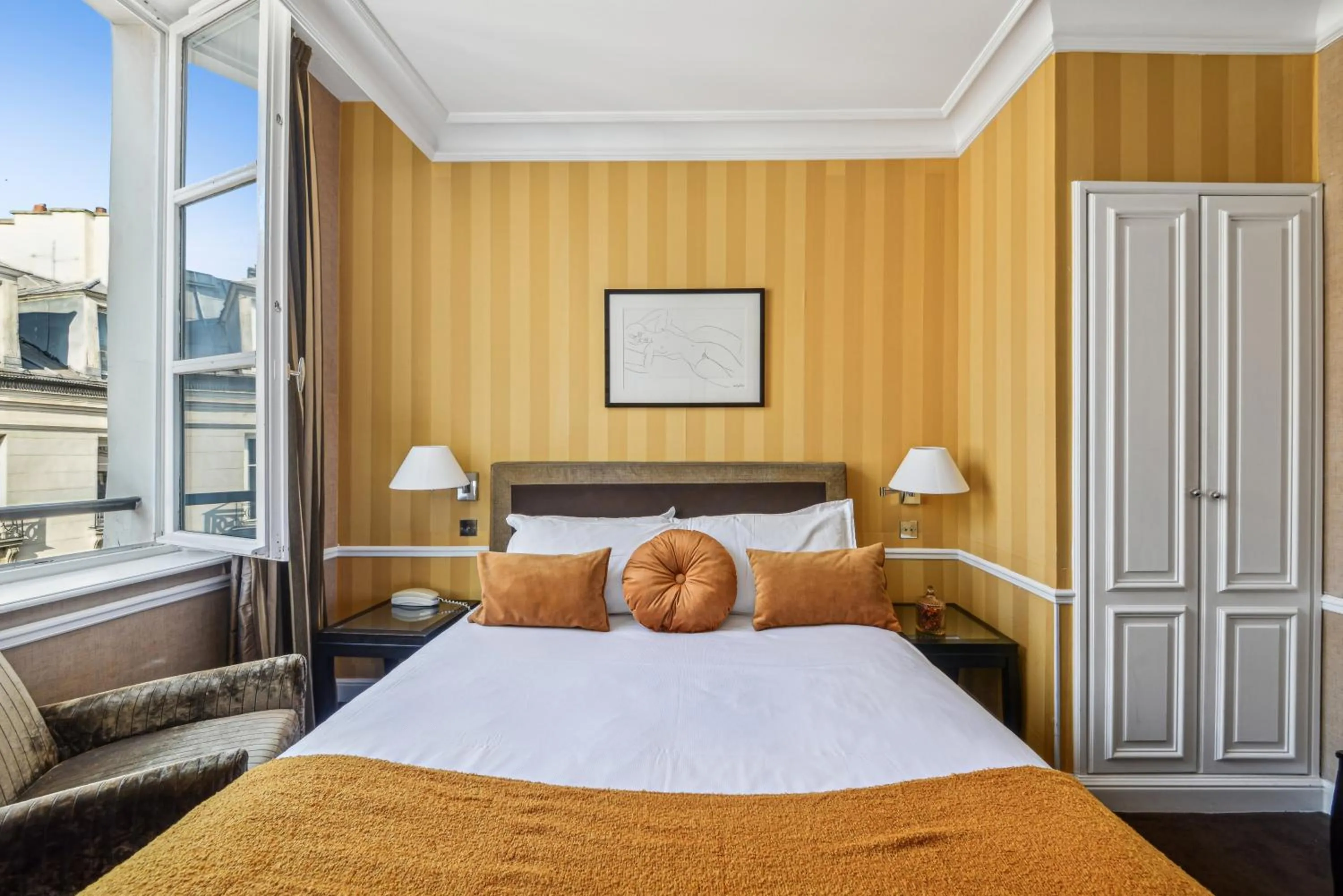 Bed in Victoires Opera