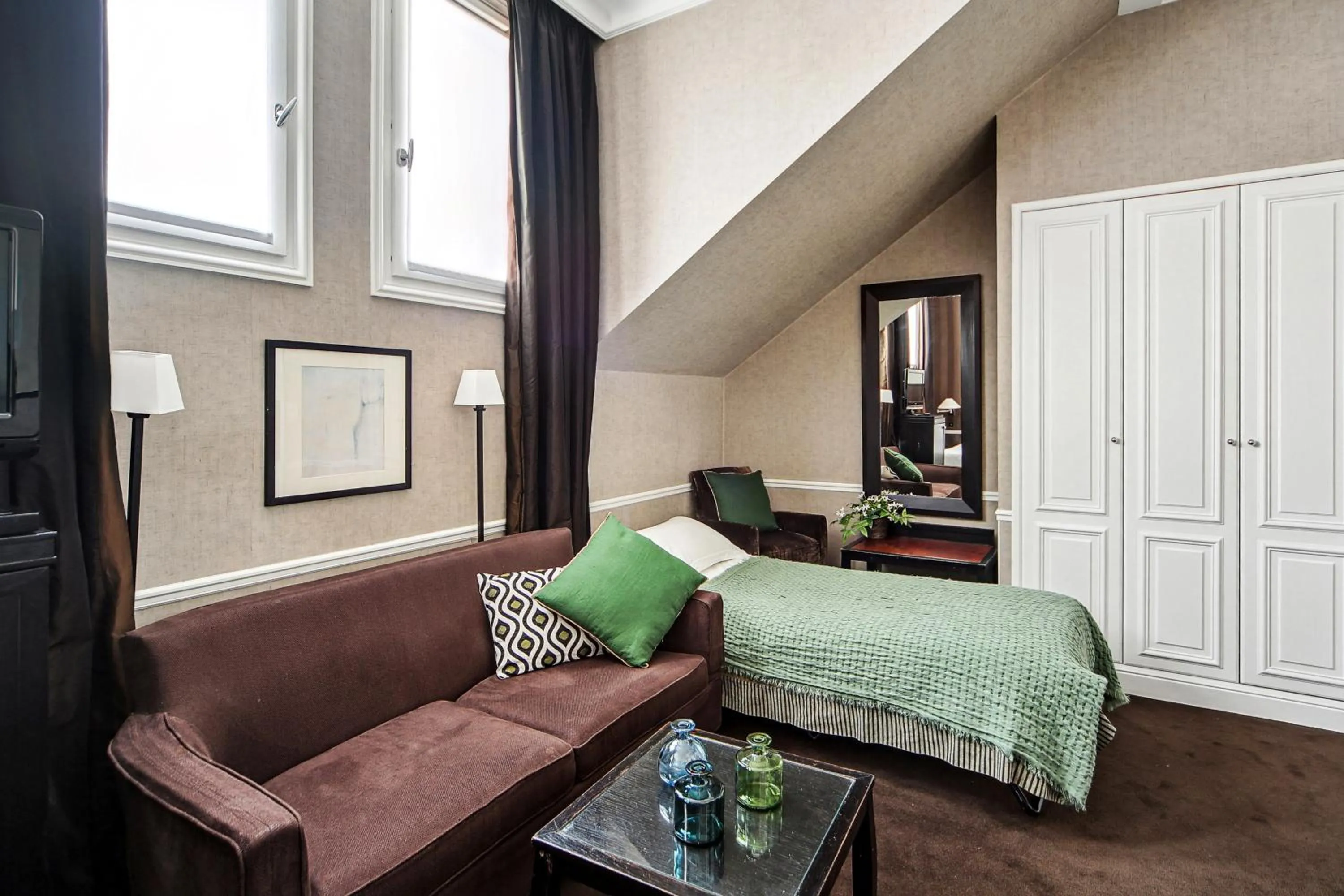 Bedroom, Bed in Victoires Opera