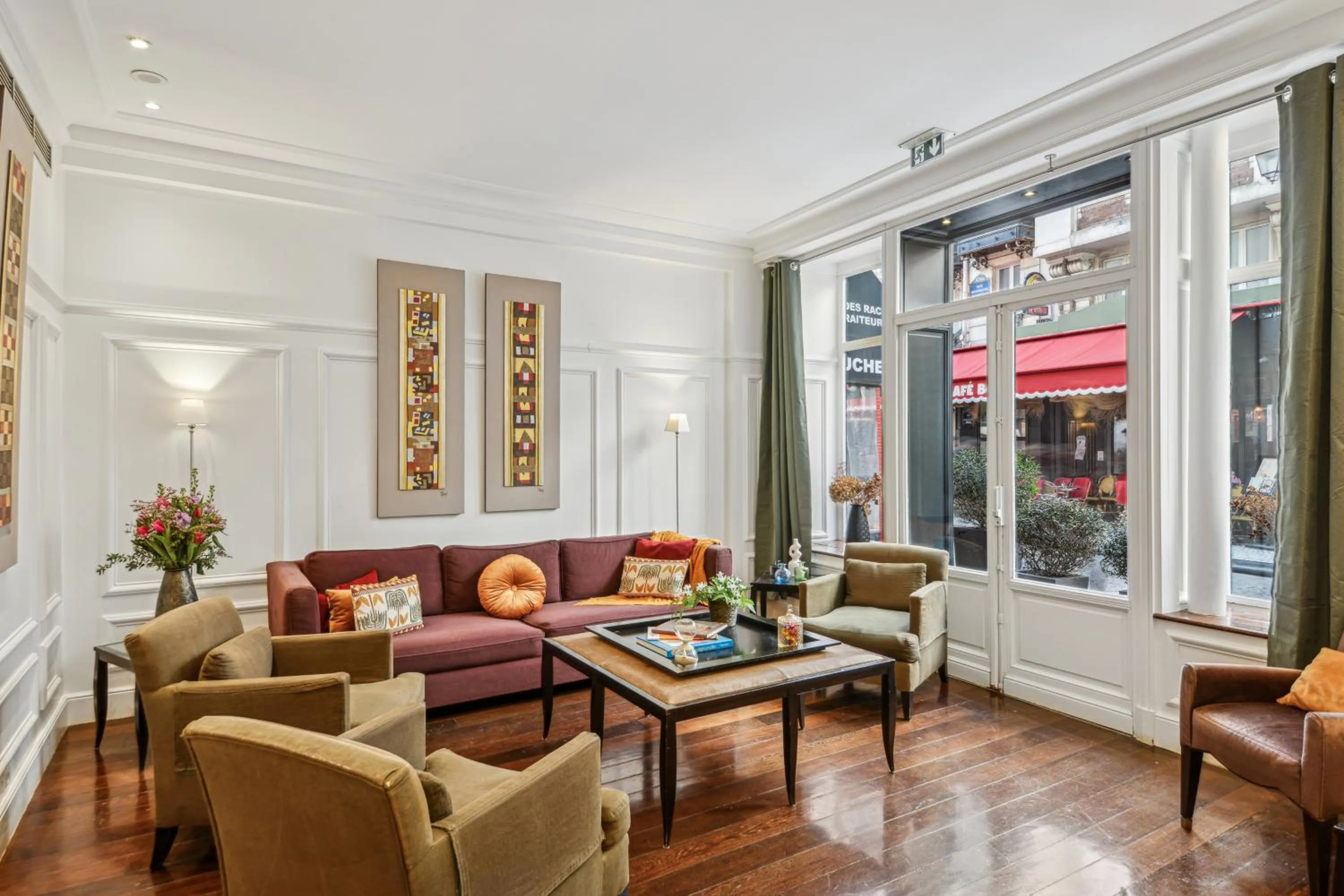 Lobby or reception in Victoires Opera