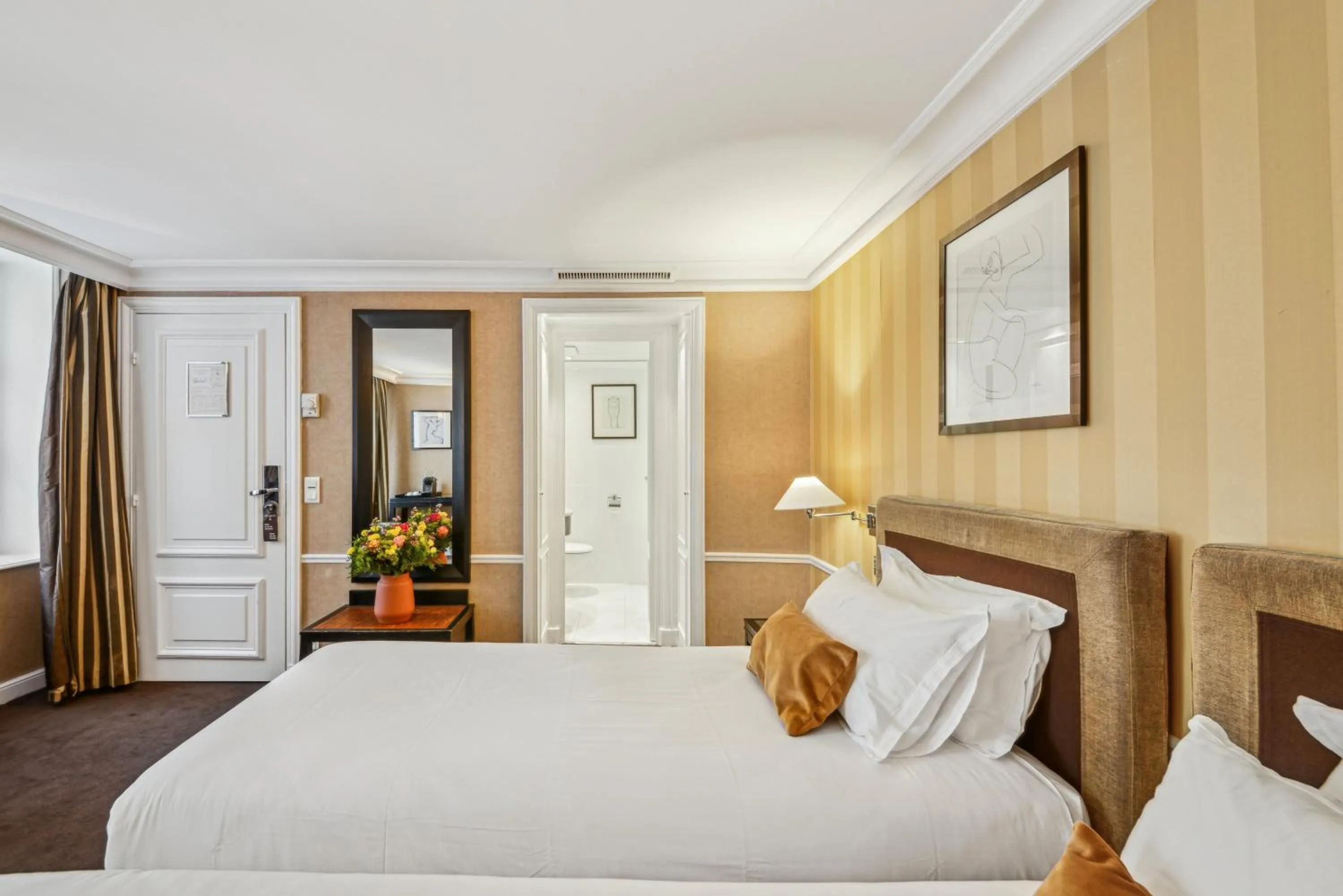 Bedroom, Bed in Victoires Opera