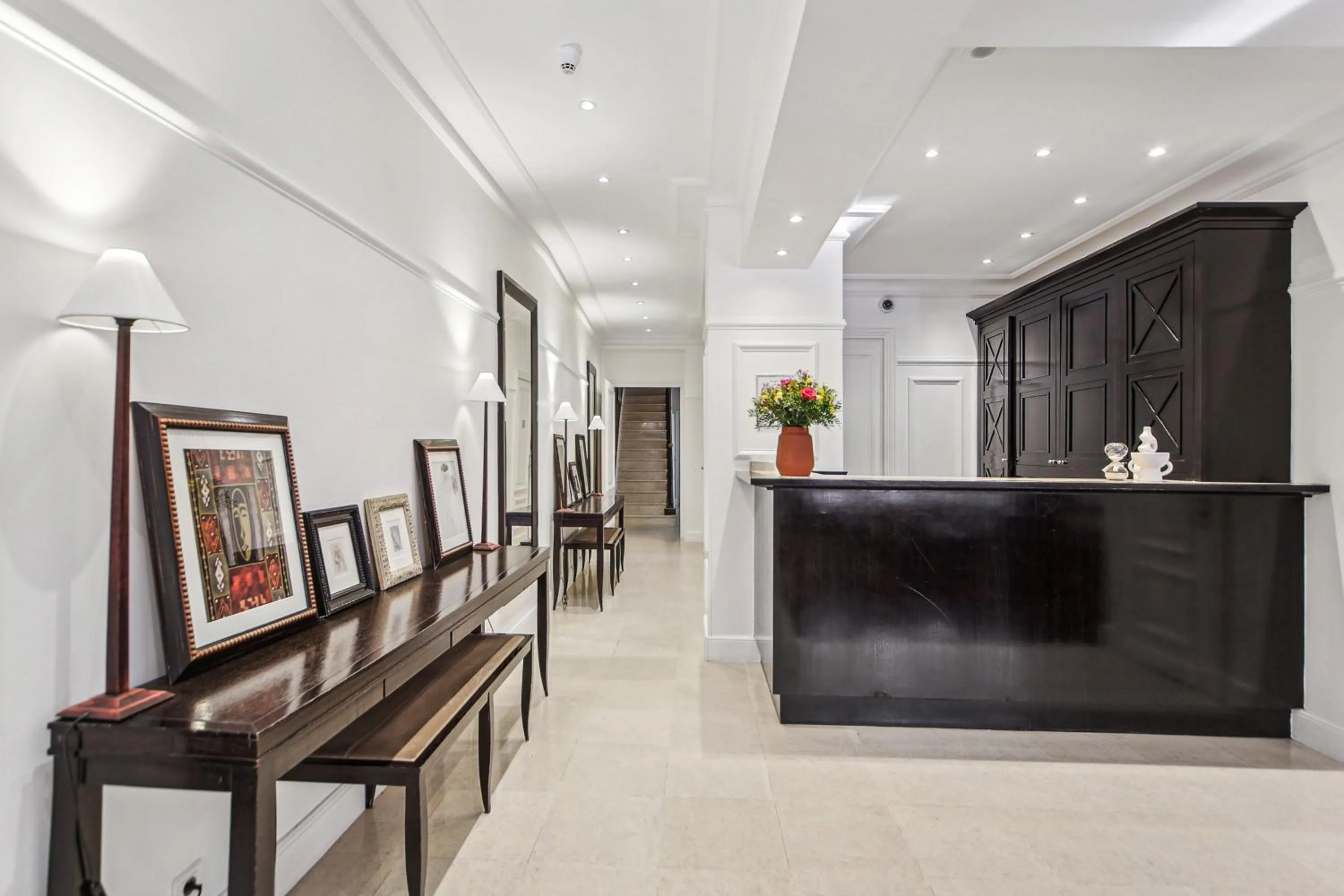 Lobby or reception in Victoires Opera