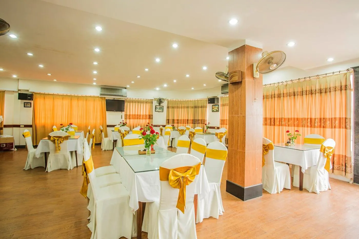 Restaurant/places to eat in My Lan Hanoi Hotel