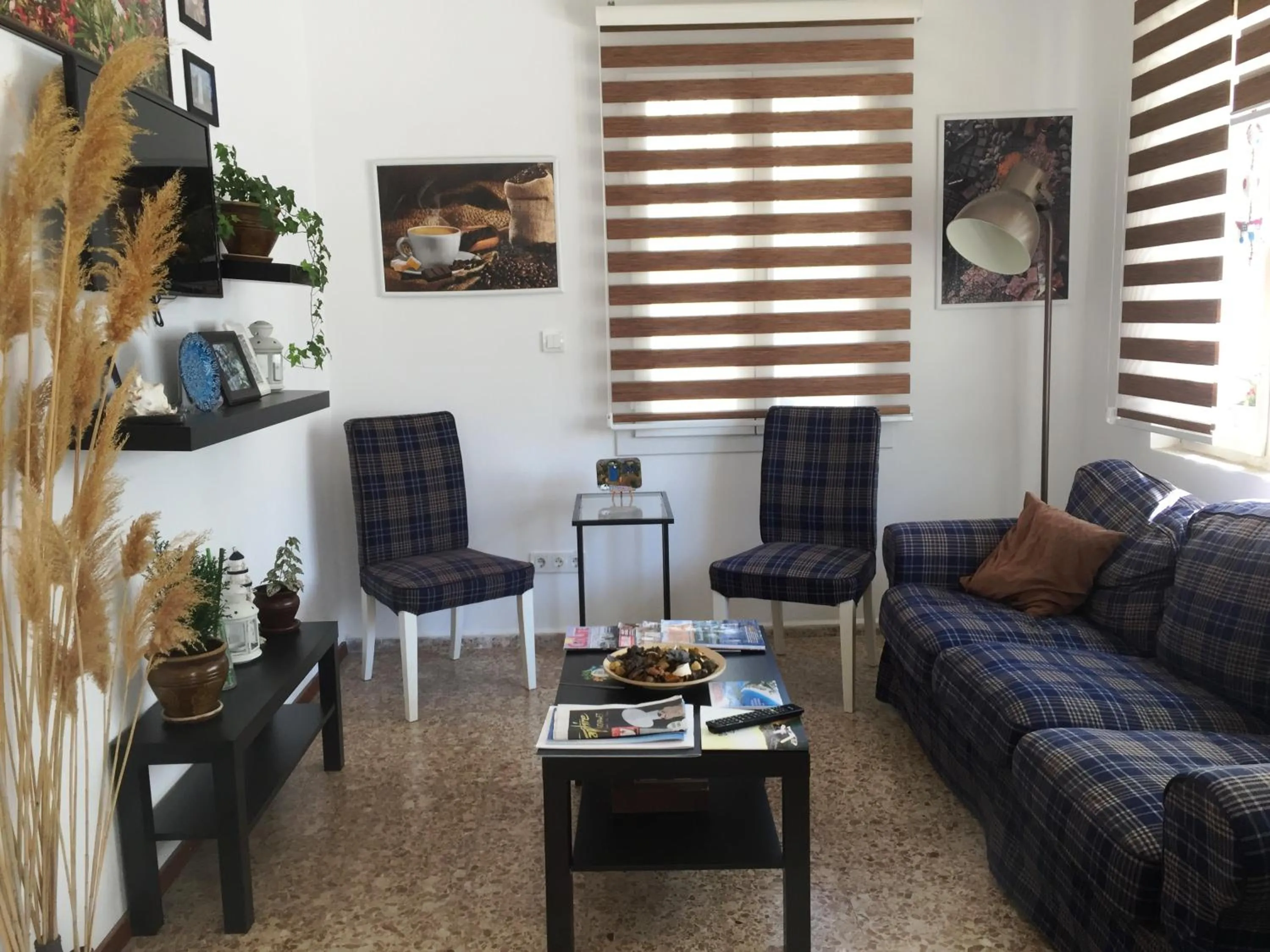 Communal lounge/ TV room in Agan Pension