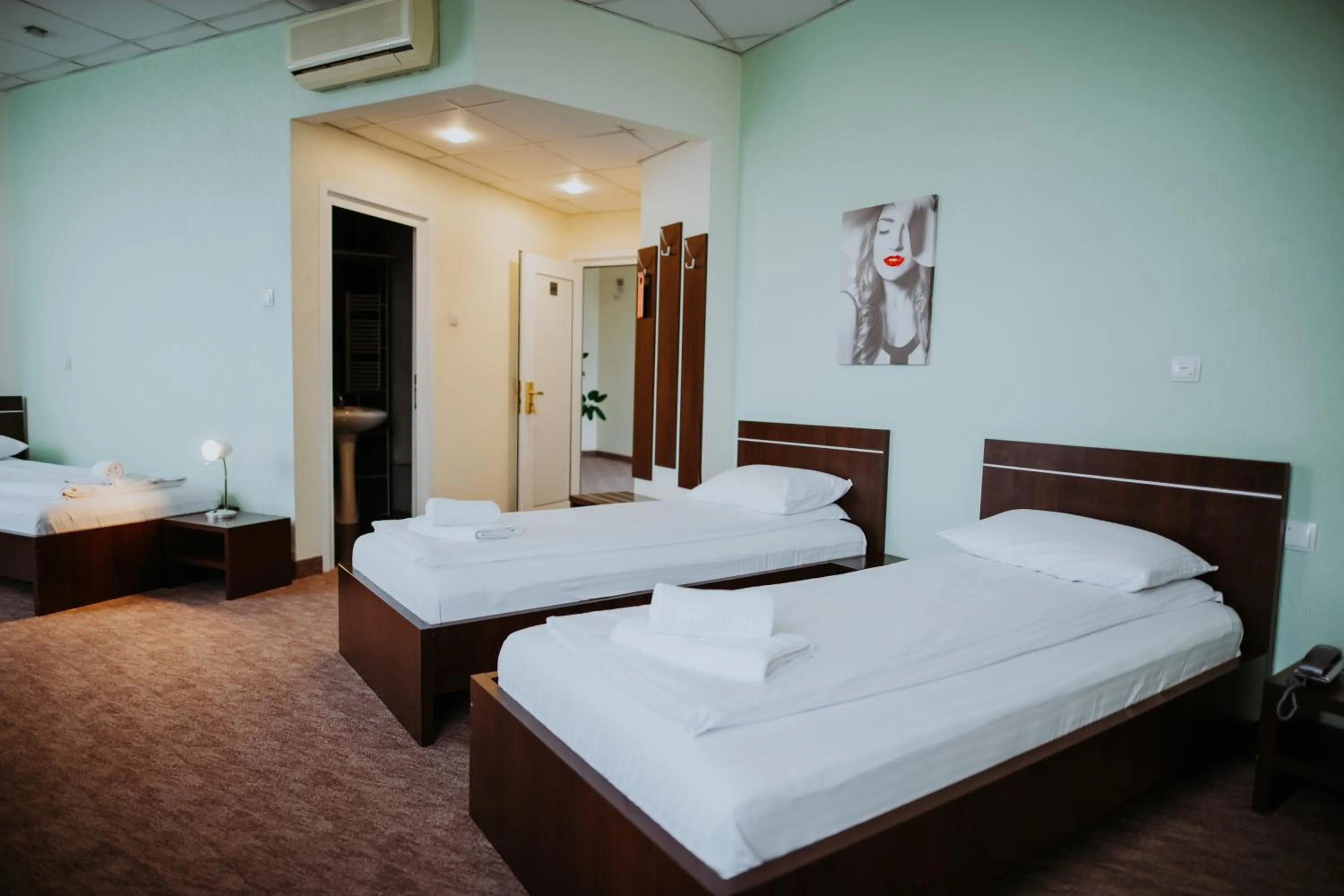 Photo of the whole room, Bed in Hotel Select