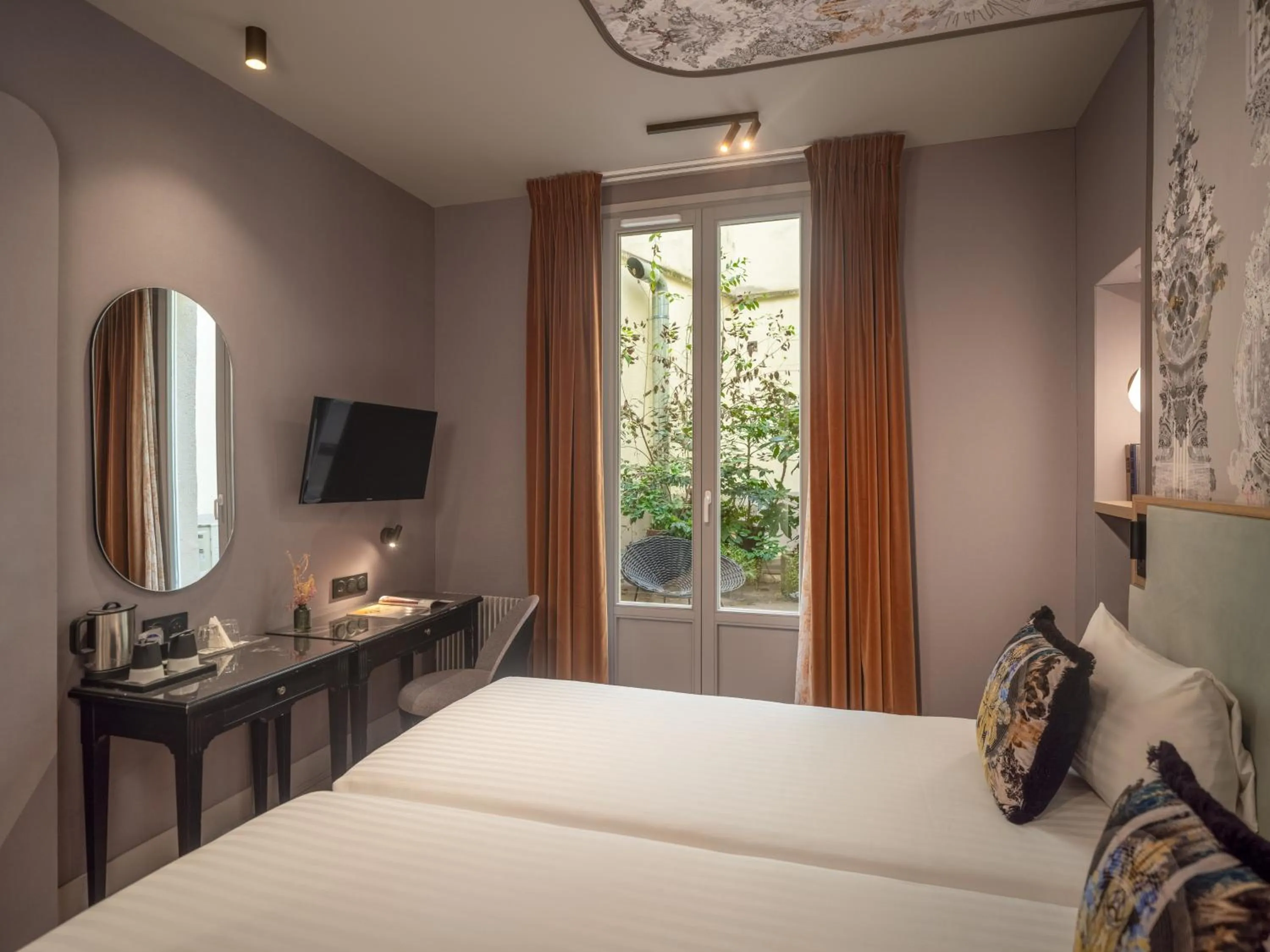 Bedroom, Bed in Hotel Louison