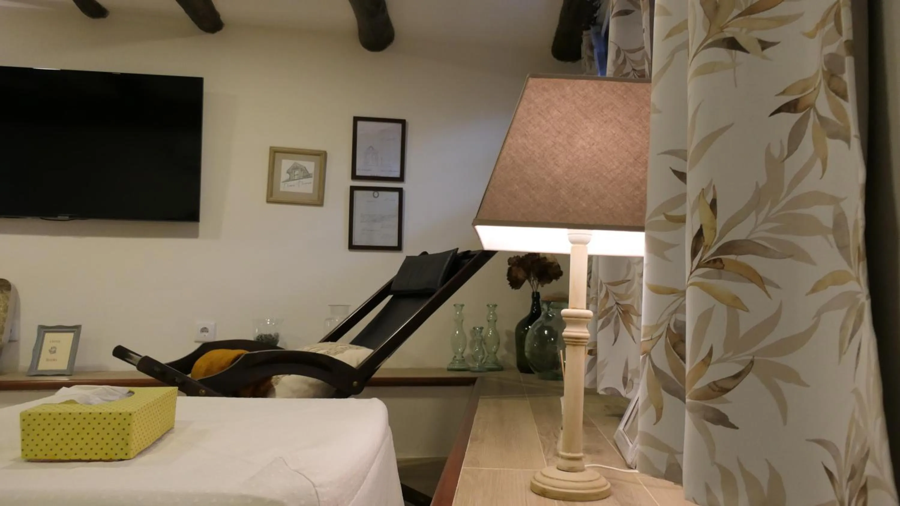 Communal lounge/ TV room, Bed in Domus Duorum