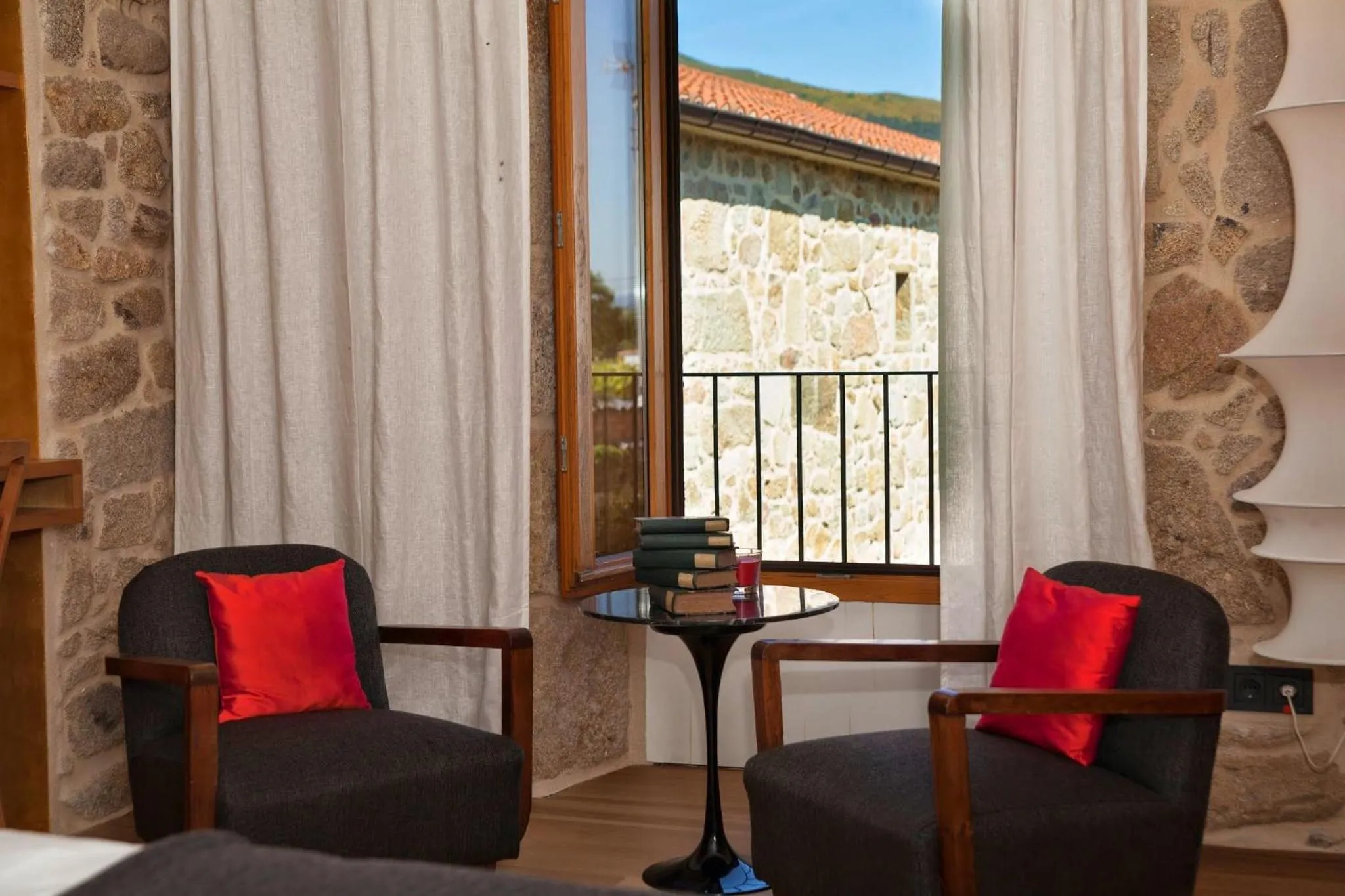 Photo of the whole room in Os Lambráns