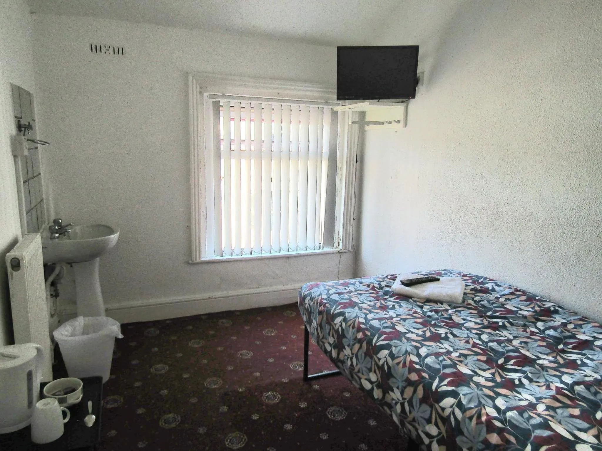 Bed in Wilsons Hotel - Blackpool Tower View