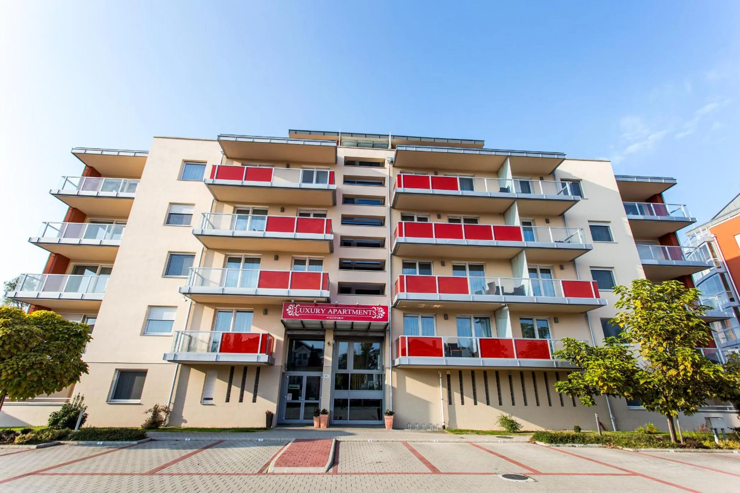 Area and facilities in Luxury Apartment Hotel Siófok