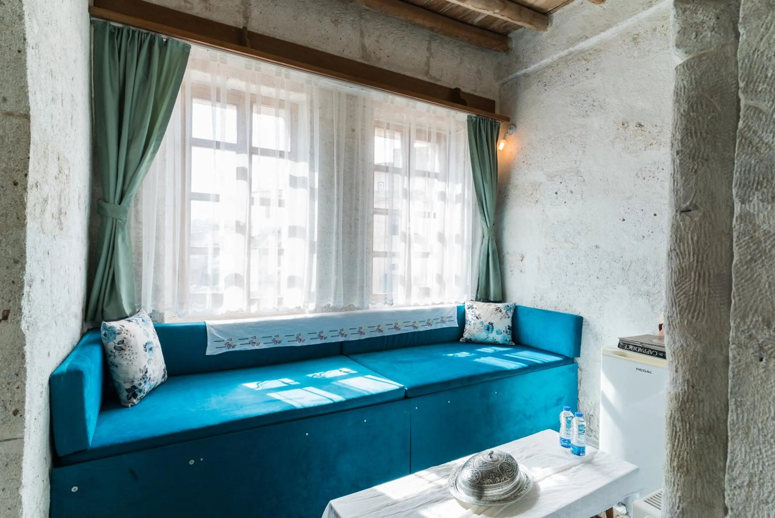 Living room, Bed in Atilla's Cave Hotel