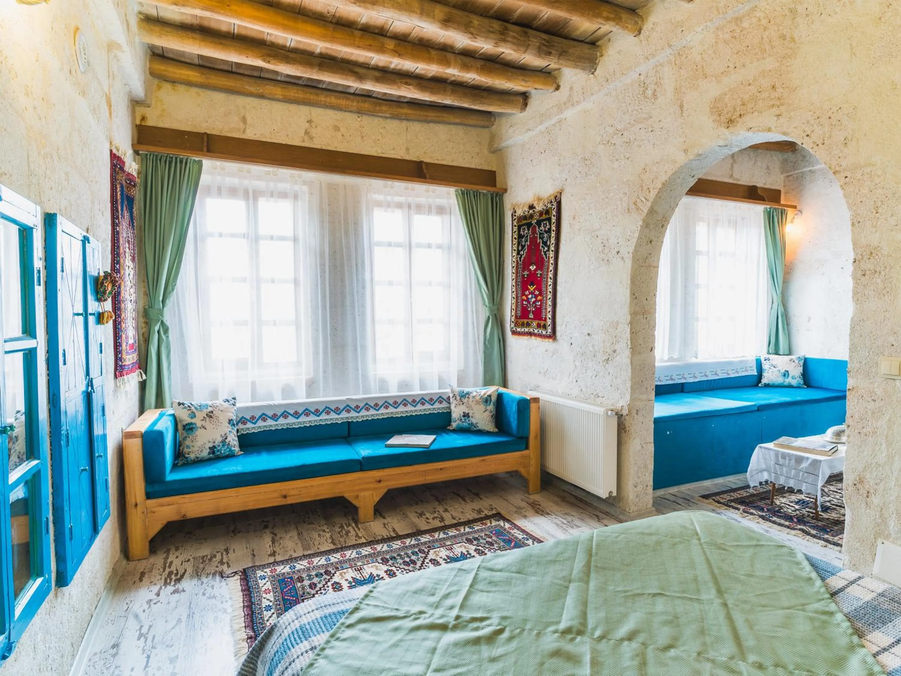 Living room, Bed in Atilla's Cave Hotel