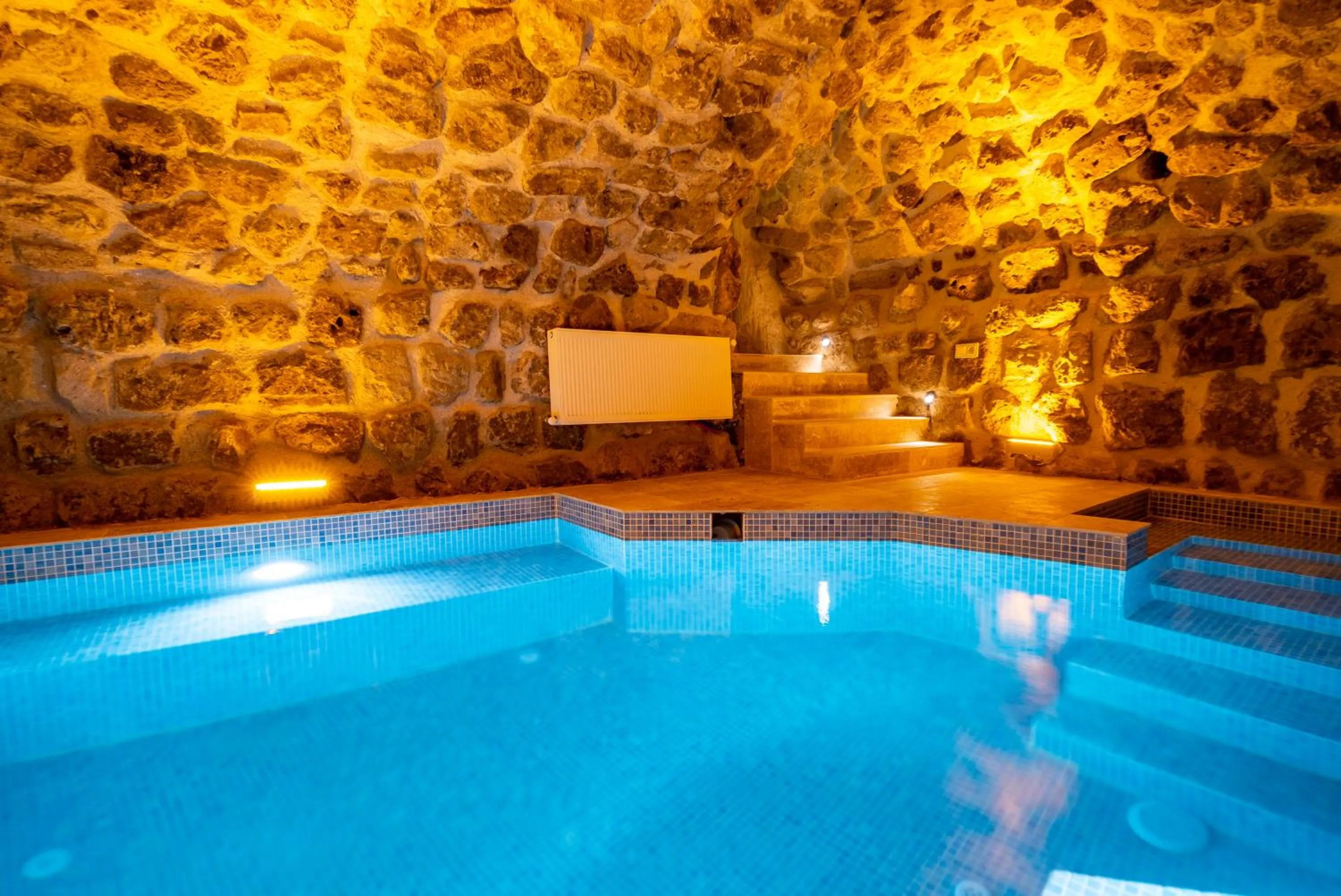 Swimming pool in Atilla's Cave Hotel