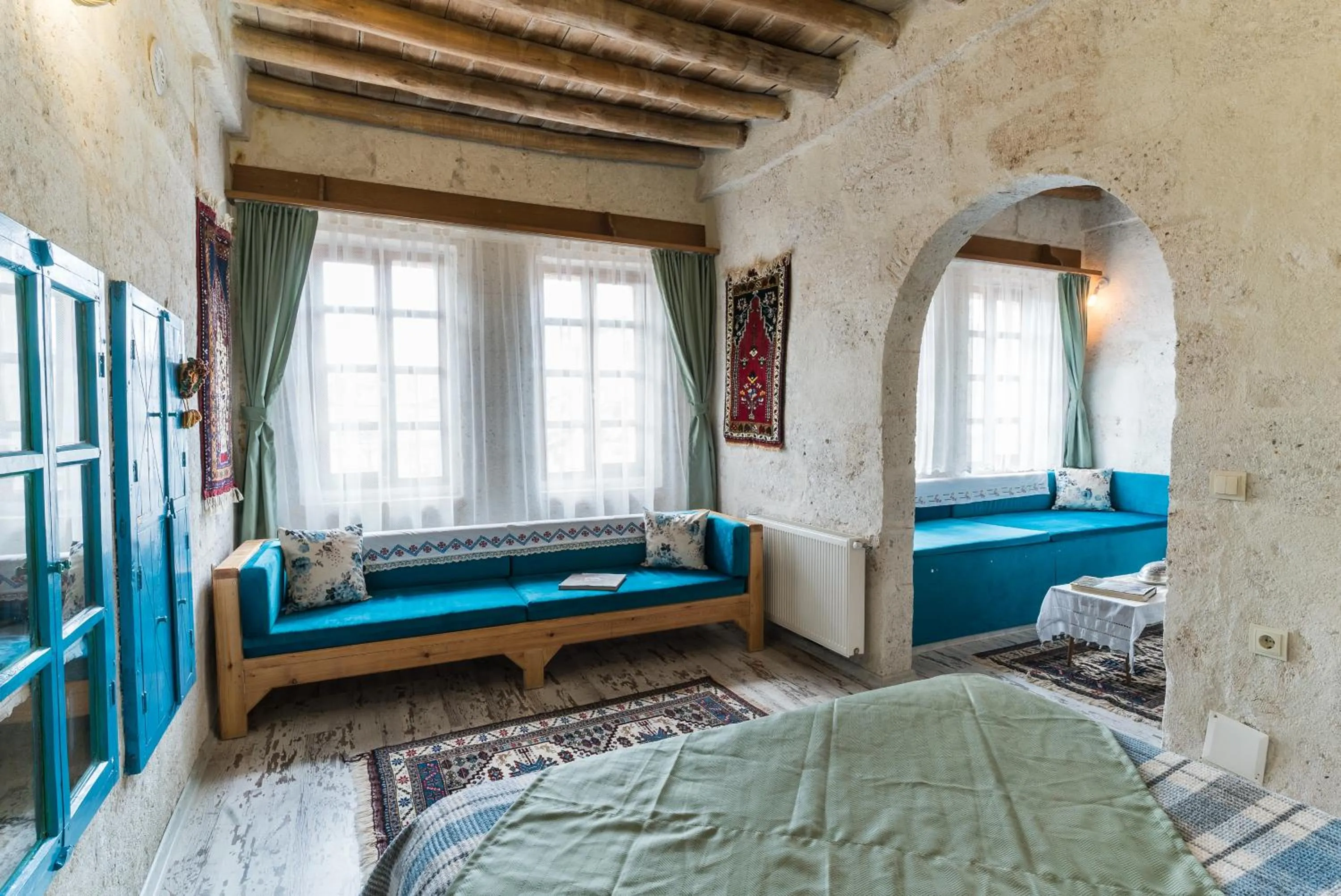 Living room, Bed in Atilla's Cave Hotel